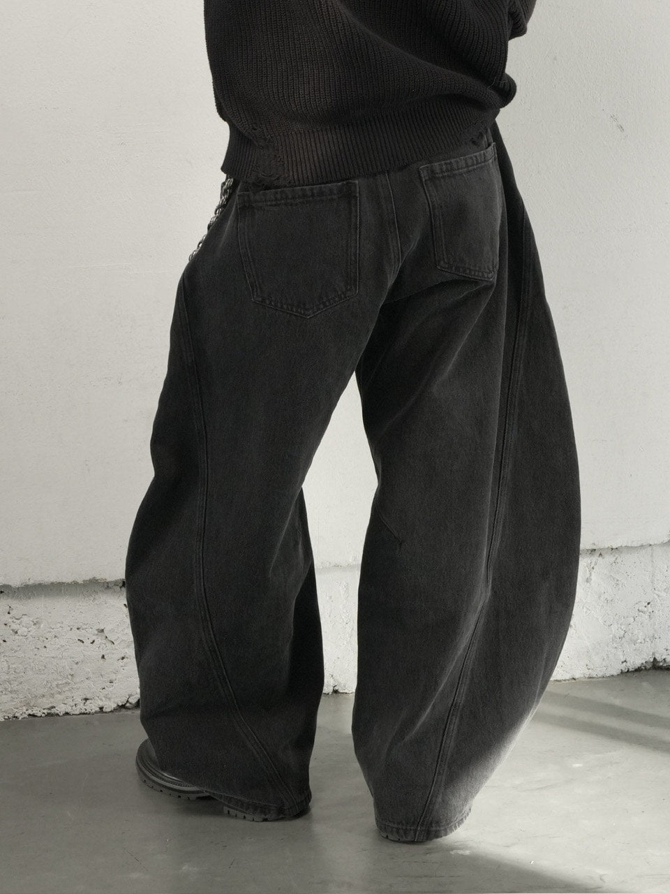 【CHIKASHITSU PLUS HIGH】Barrel leg curve denim pants