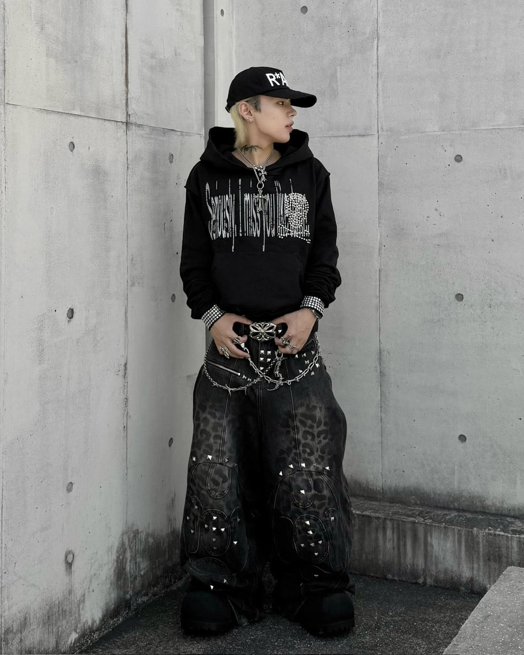 国際配送【Never mind the XU】studded skull hoodie