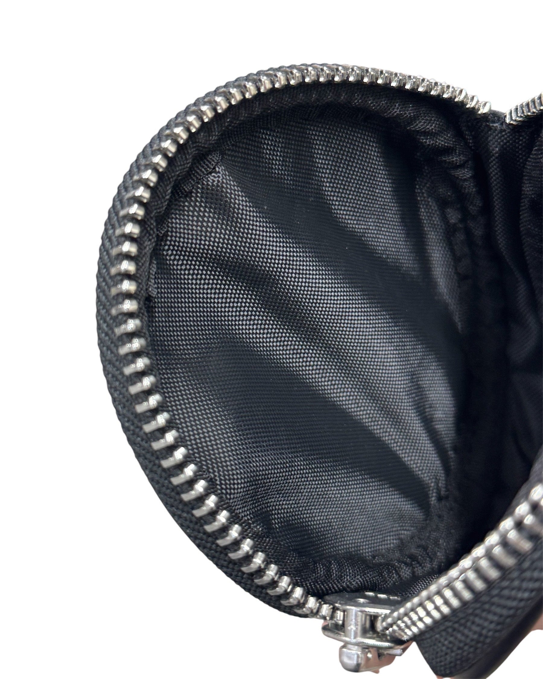 ★【LOIN ARMIS】Cross Zipper Leather Circle Coin Case