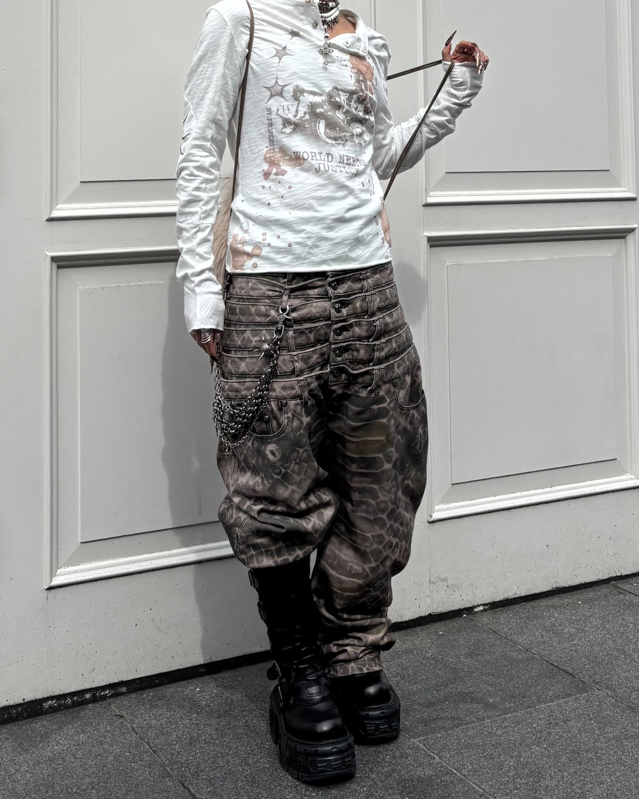 国際配送【Never mind the XU】paint graphic henley long sleeve