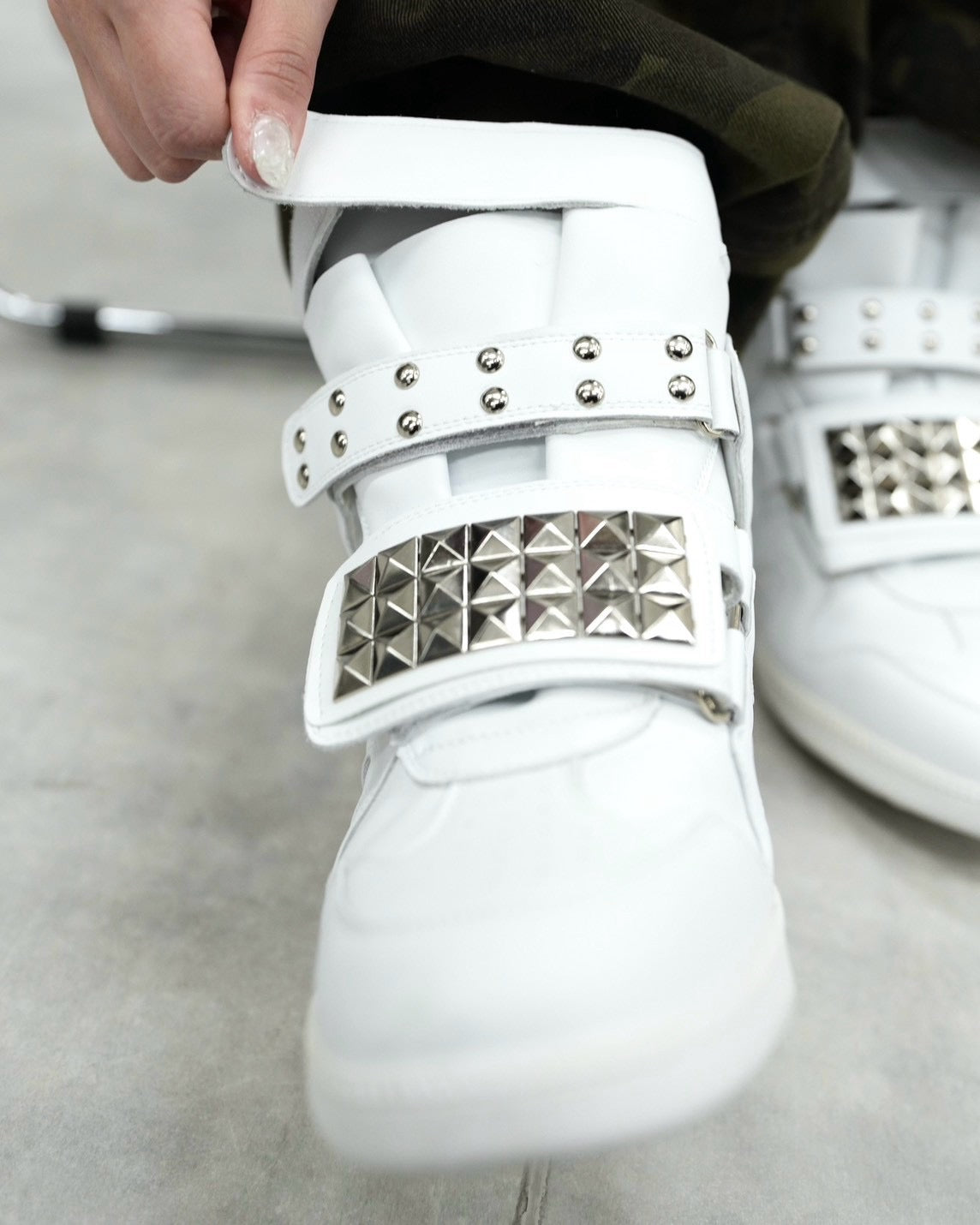 国際配送【Never mind the XU】Studs Wedge High Top Sneakers