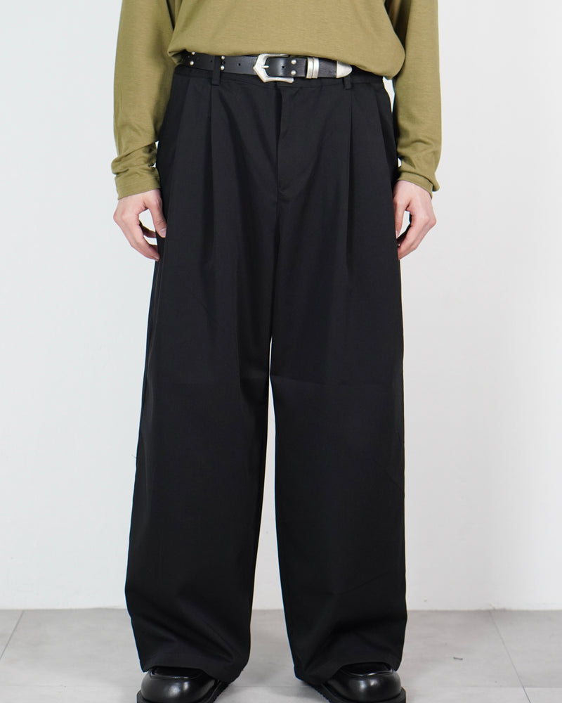 受注制【Chikashitsu +】2 tuck straight slacks