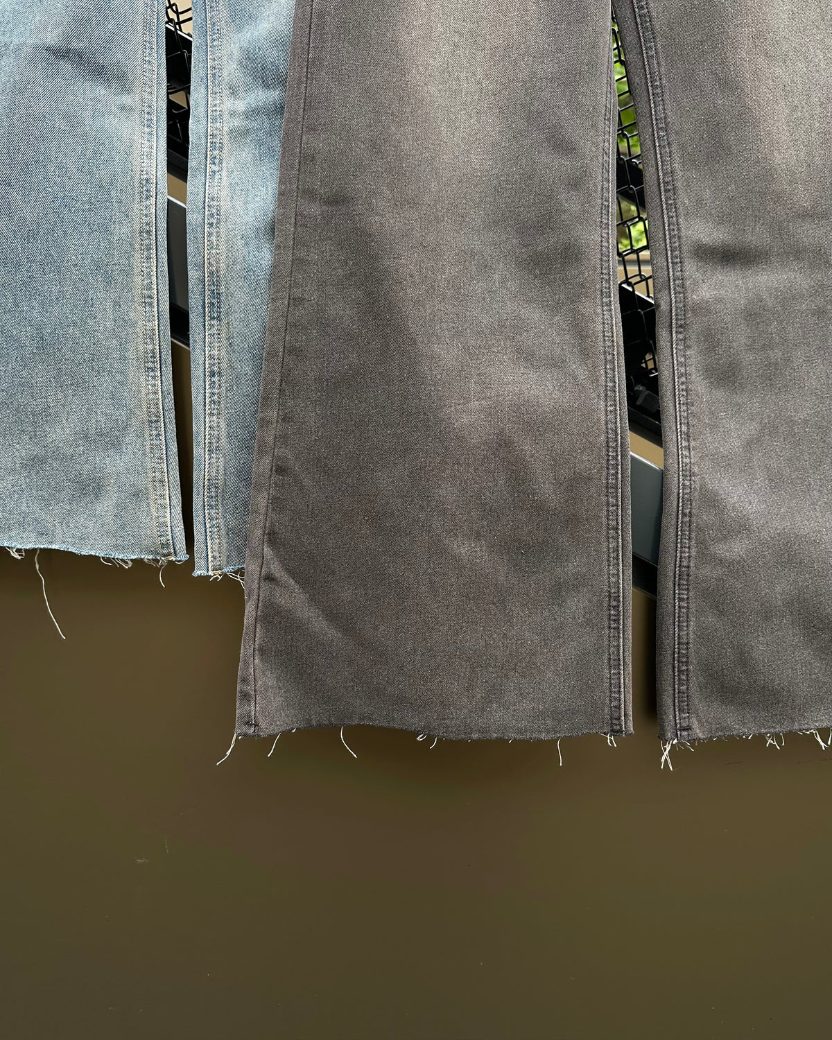 大阪店WEB限定受注制【Chikashitsu +】cutting bootcut denim pants (2color)