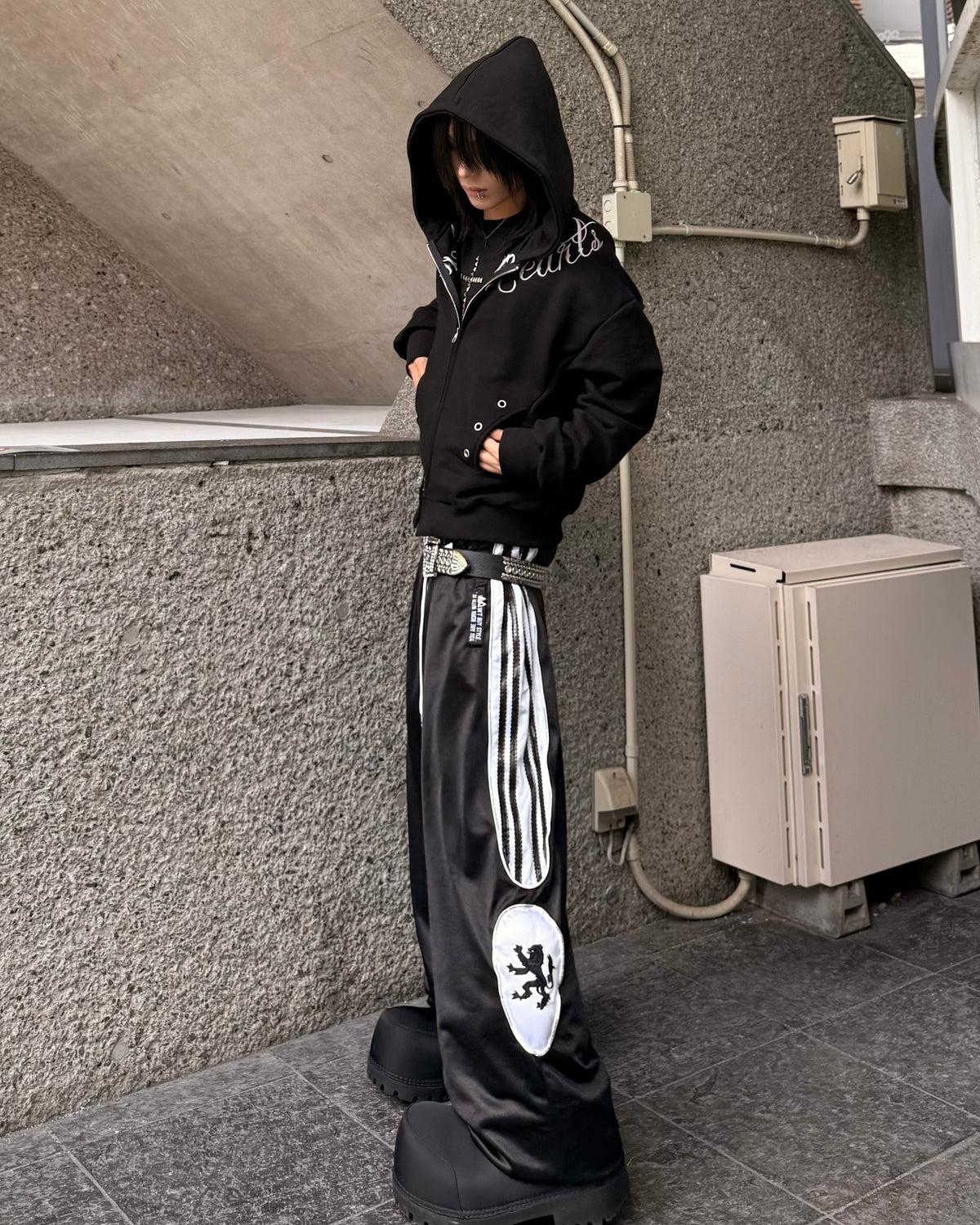 受注制【Never mind the XU】SCRIPT EYELET ZIP HOODIE (3color)