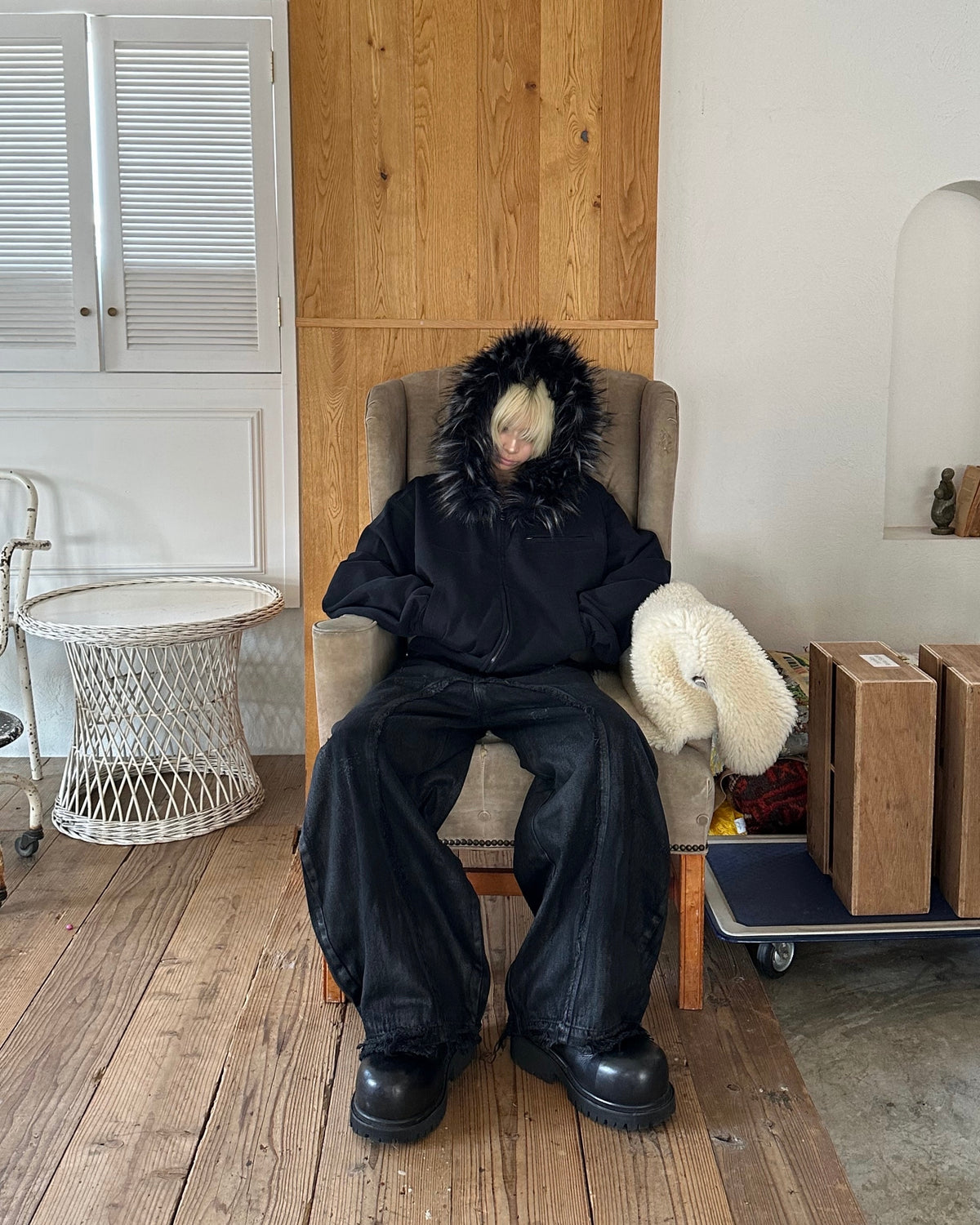 【CHIKASHITSU PLUS HIGH】Volume fur cropped zip hoodie