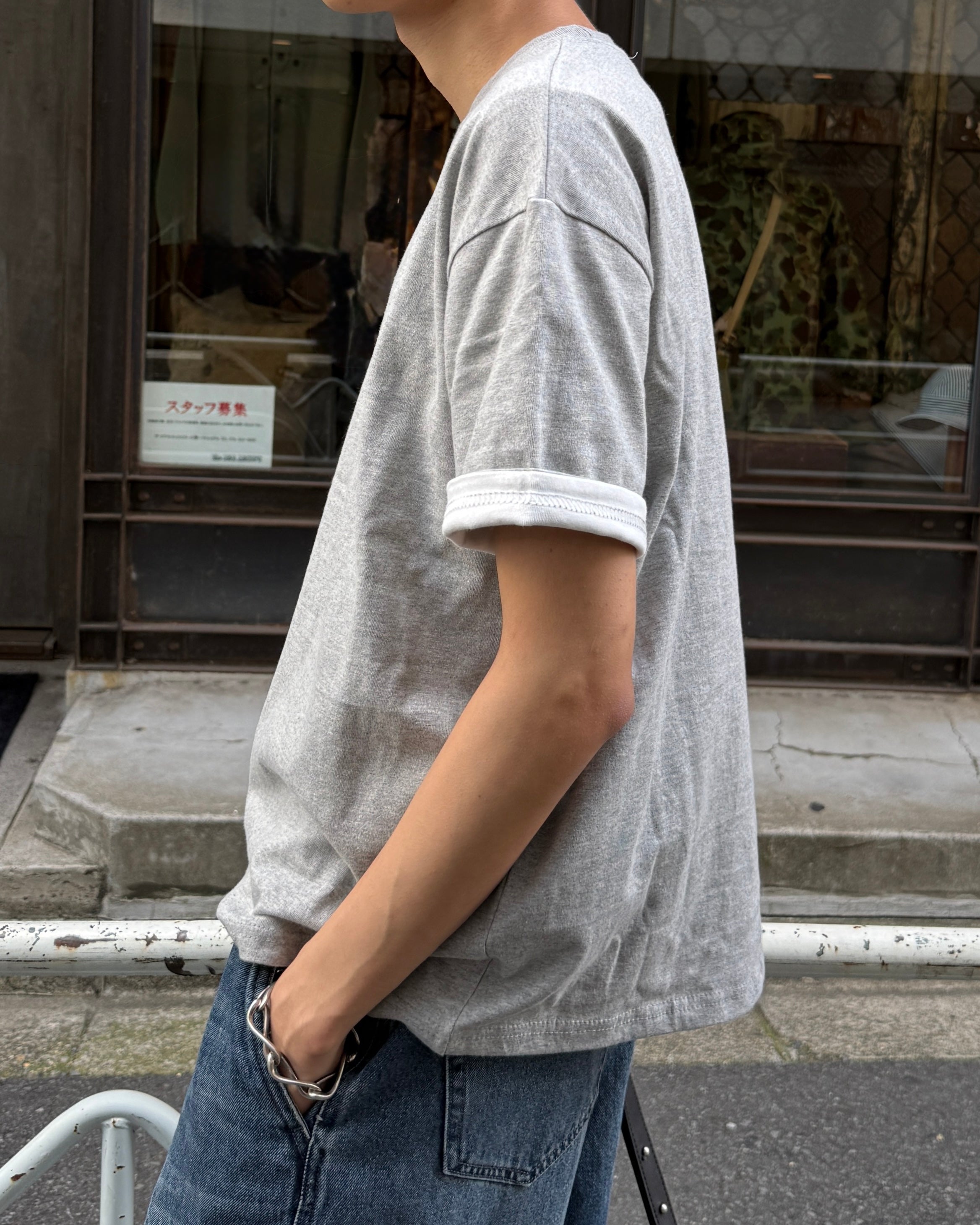 東京店WEB限定受注制【Chikashitsu +】layered roll-up tee (2color)