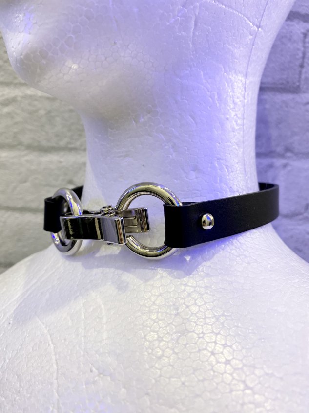 受注制【Never mind the XU】strap choker