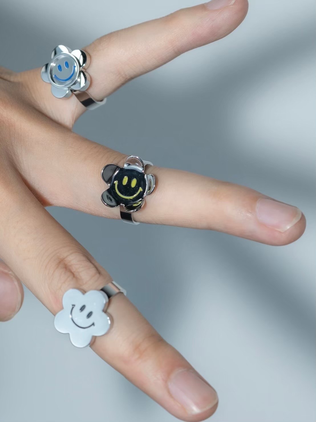 【LURS】 Fluorescent smiley flower ring
