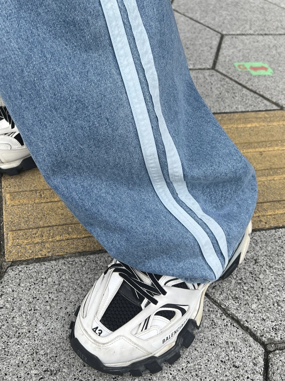 受注制【Chikashitsu +】oversized side line denim pants (2color)