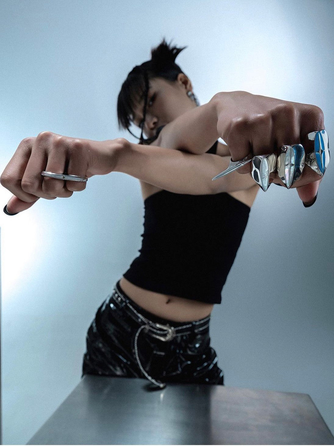 【LURS】LURS Hand-polished shell inlaid with curved hook ring