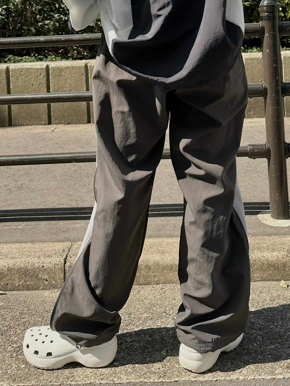 受注制【Chikashitsu +】side zip wide nylon pants (3color)