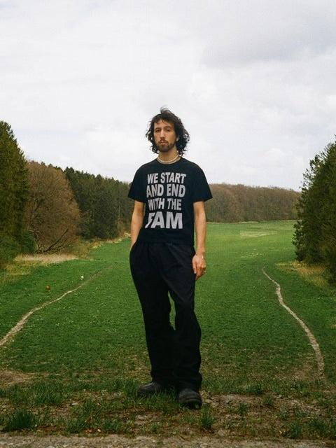 【La Fam】WE START AND END WITH THE FAM TEE