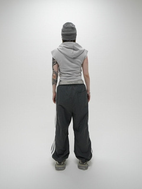 受注制【Never mind the XU】shirring cropped hoodie (2color)