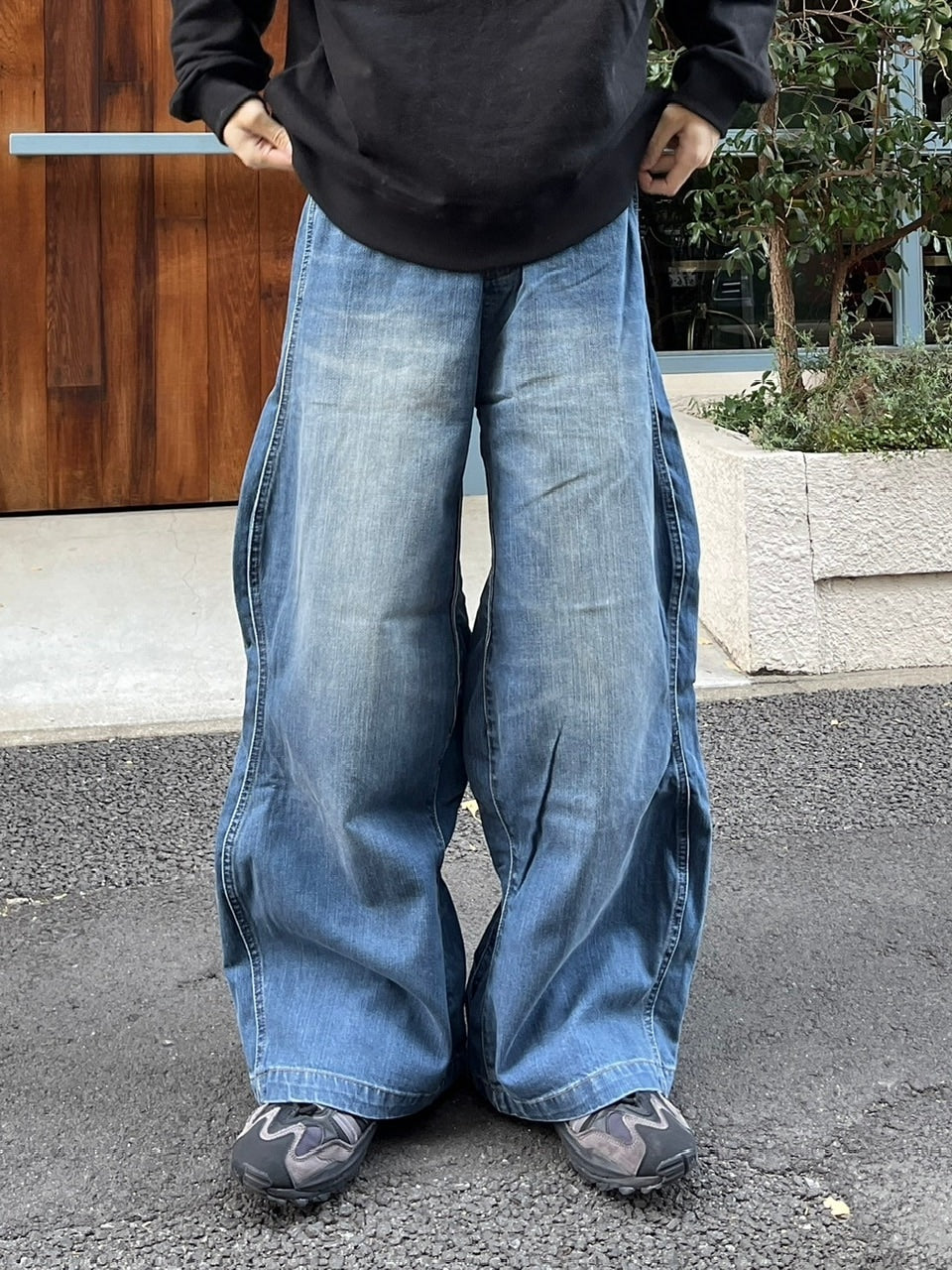 【Chikashitsu +】side wave design denim pants