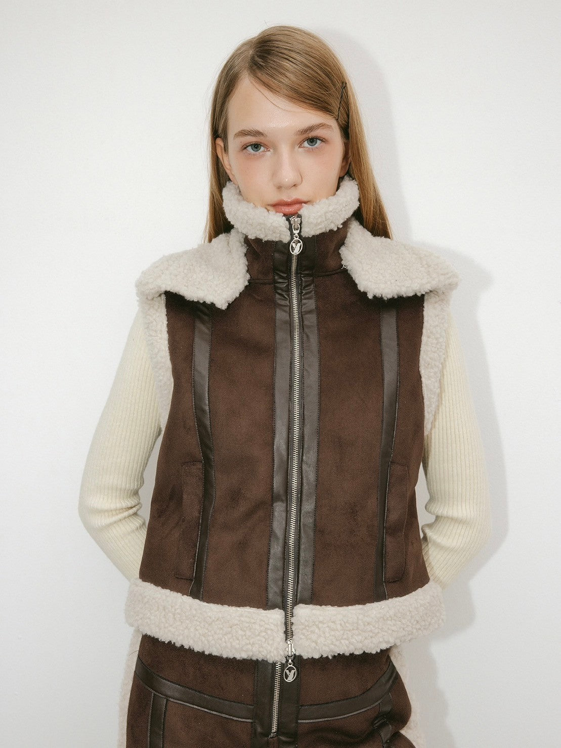 【YUSE】DETACHABLE COLLAR SHEARING SUEDE VEST