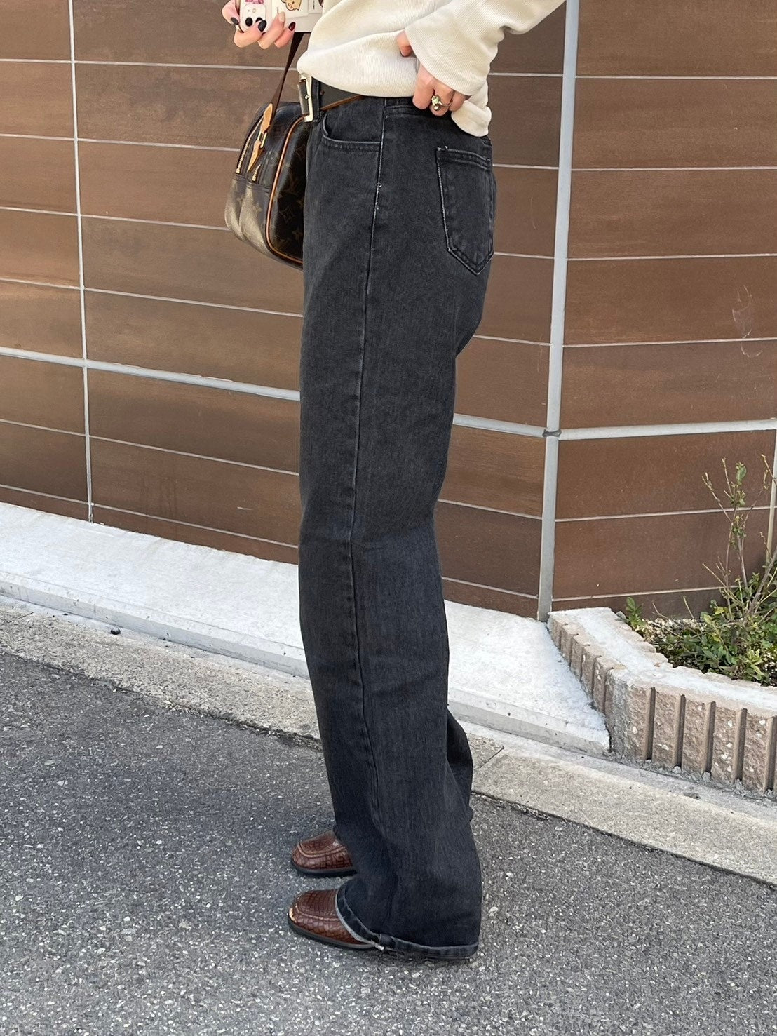 受注制【Chikashitsu + LADIES】wide fit black denim pants