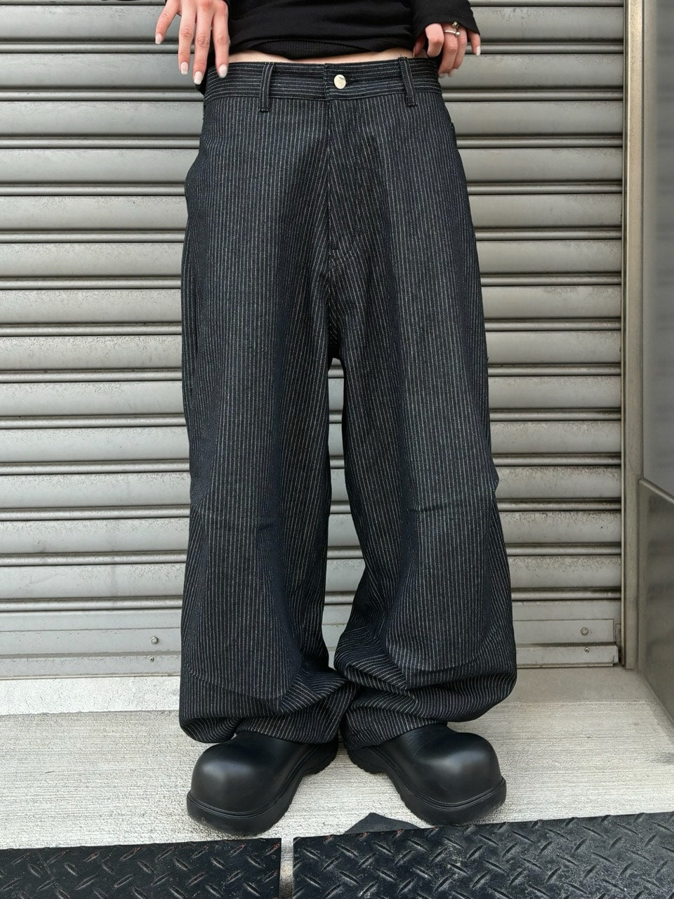 受注制【Chikashitsu +】snap button hickory stripe pants / 【チカシツプラス】スナップボタンヒッコリーストライプデニムパンツ