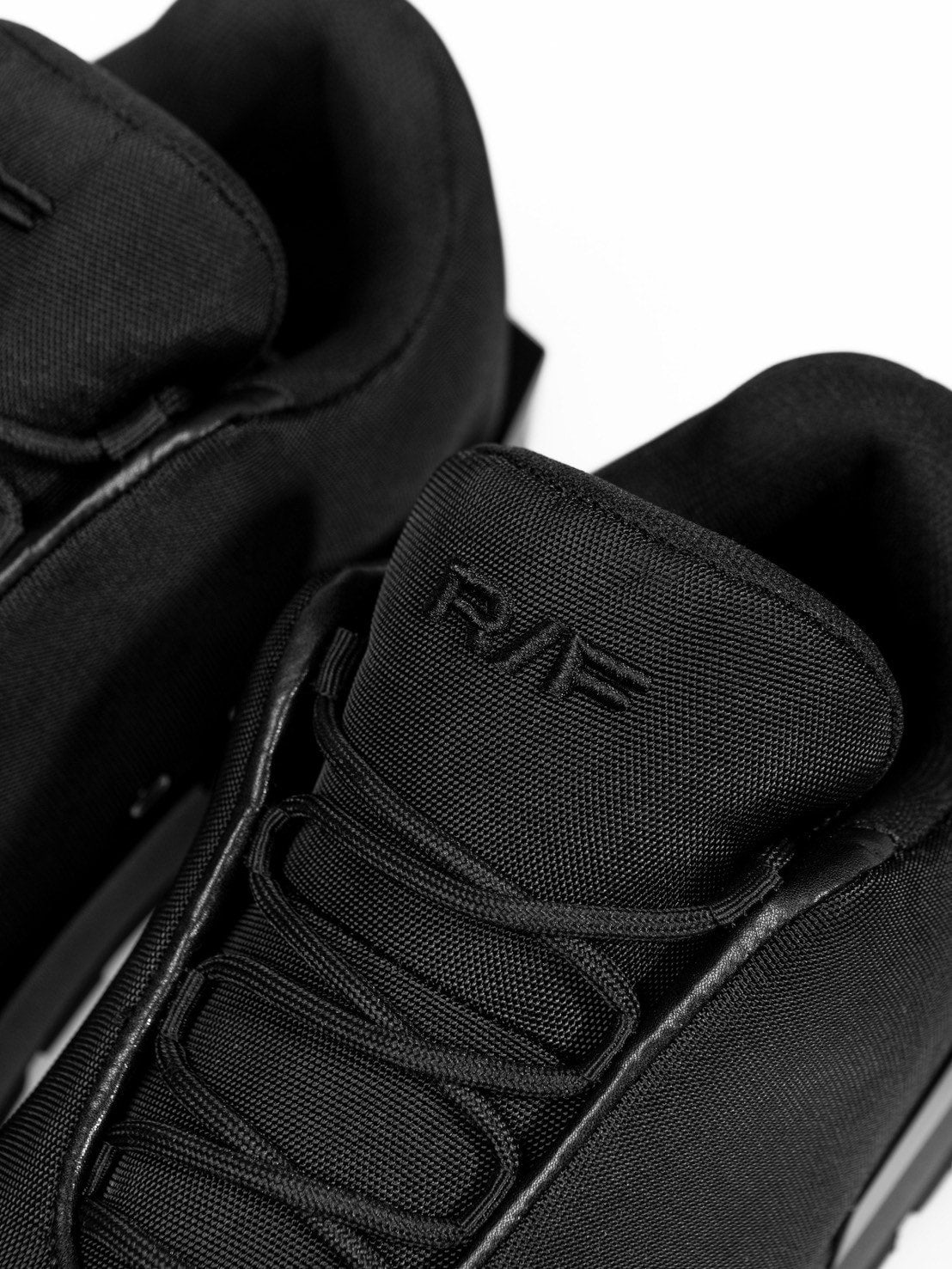 【F.V.V.O】THICK SOLED LOW BOOTS