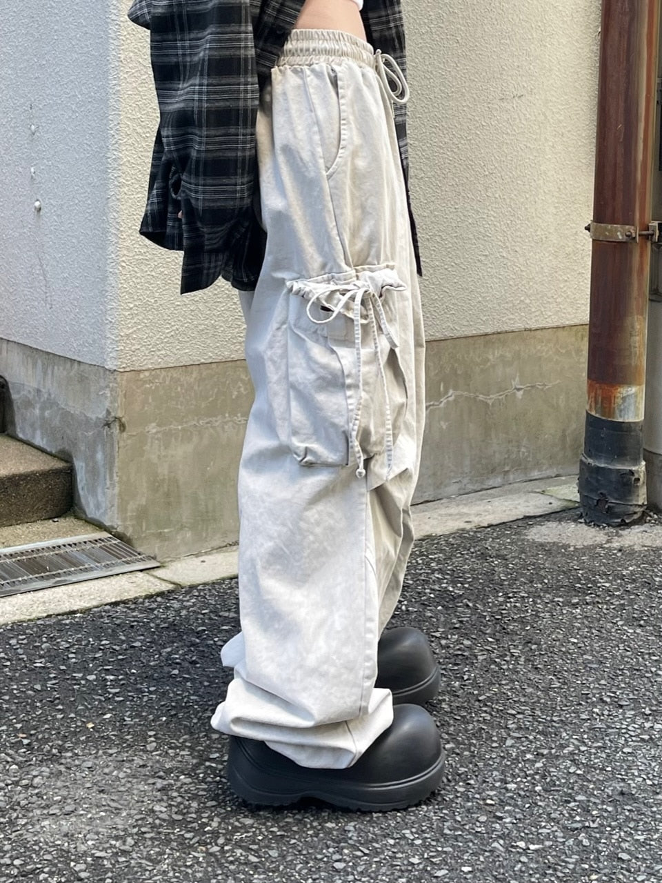 受注制【Chikashitsu +】pigment wash side rope cargo pants (2color)