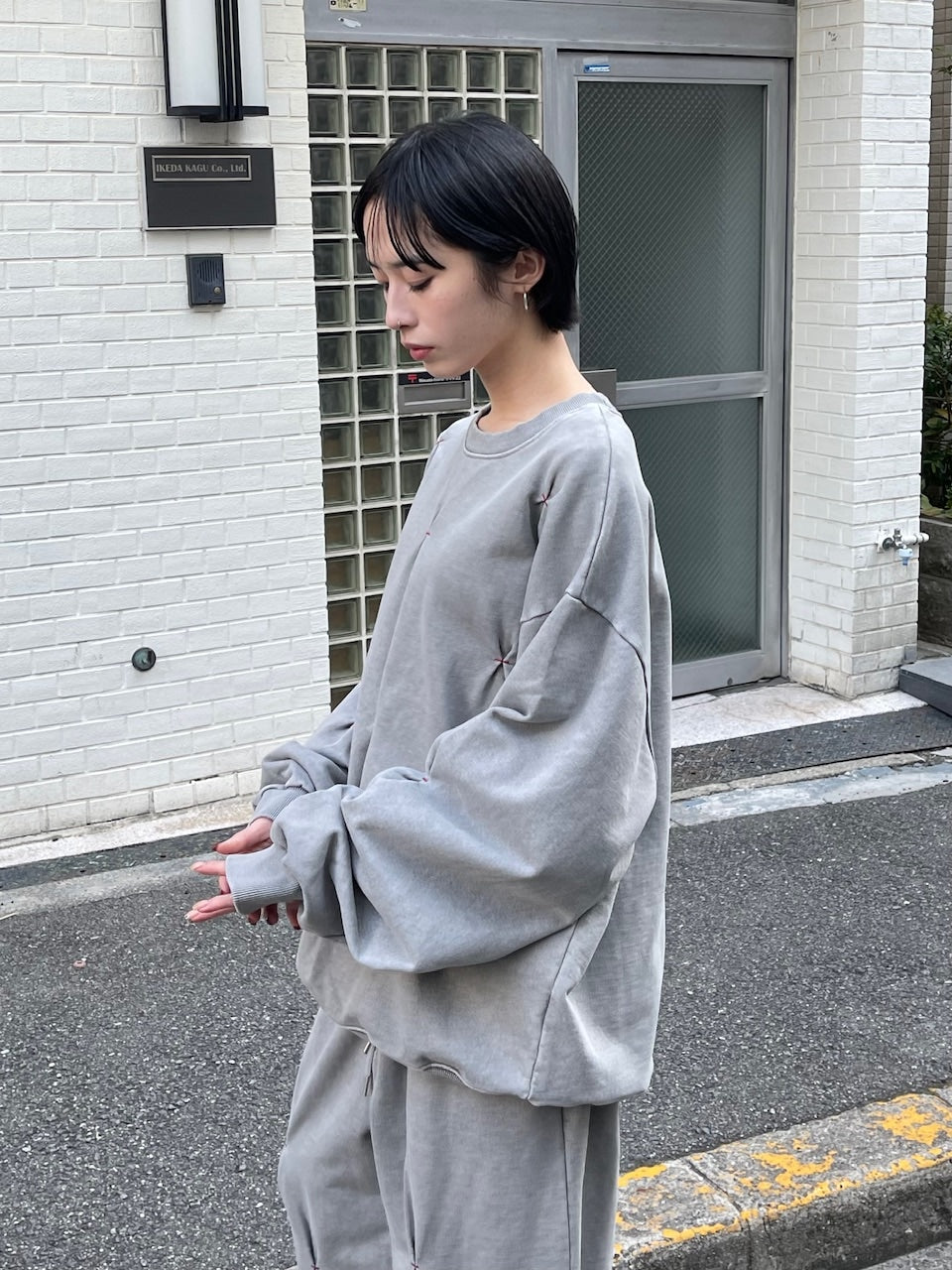 受注制【Chikashitsu +】stitch design sweat (3color)
