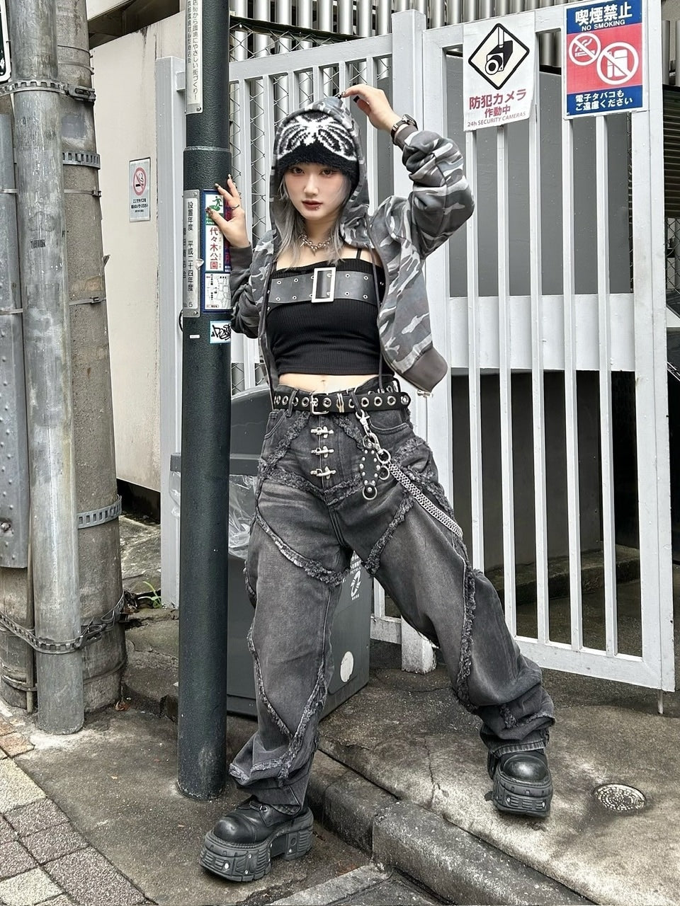 受注制【Never mind the XU】camouflage crop hoodie (2color)