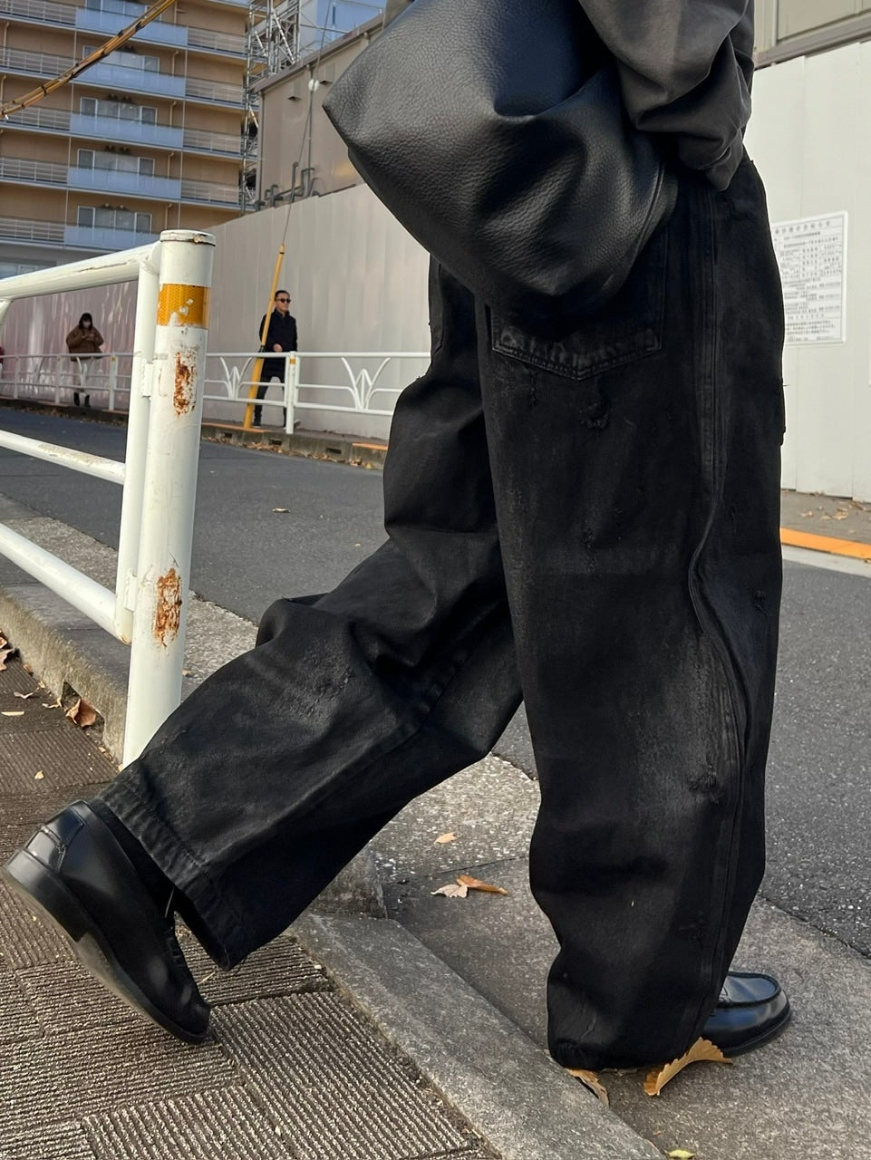 受注制【Chikashitsu +】coating damage wide denim pants / 【チカシツプラス】コーティングダメージワイドデニムパンツ