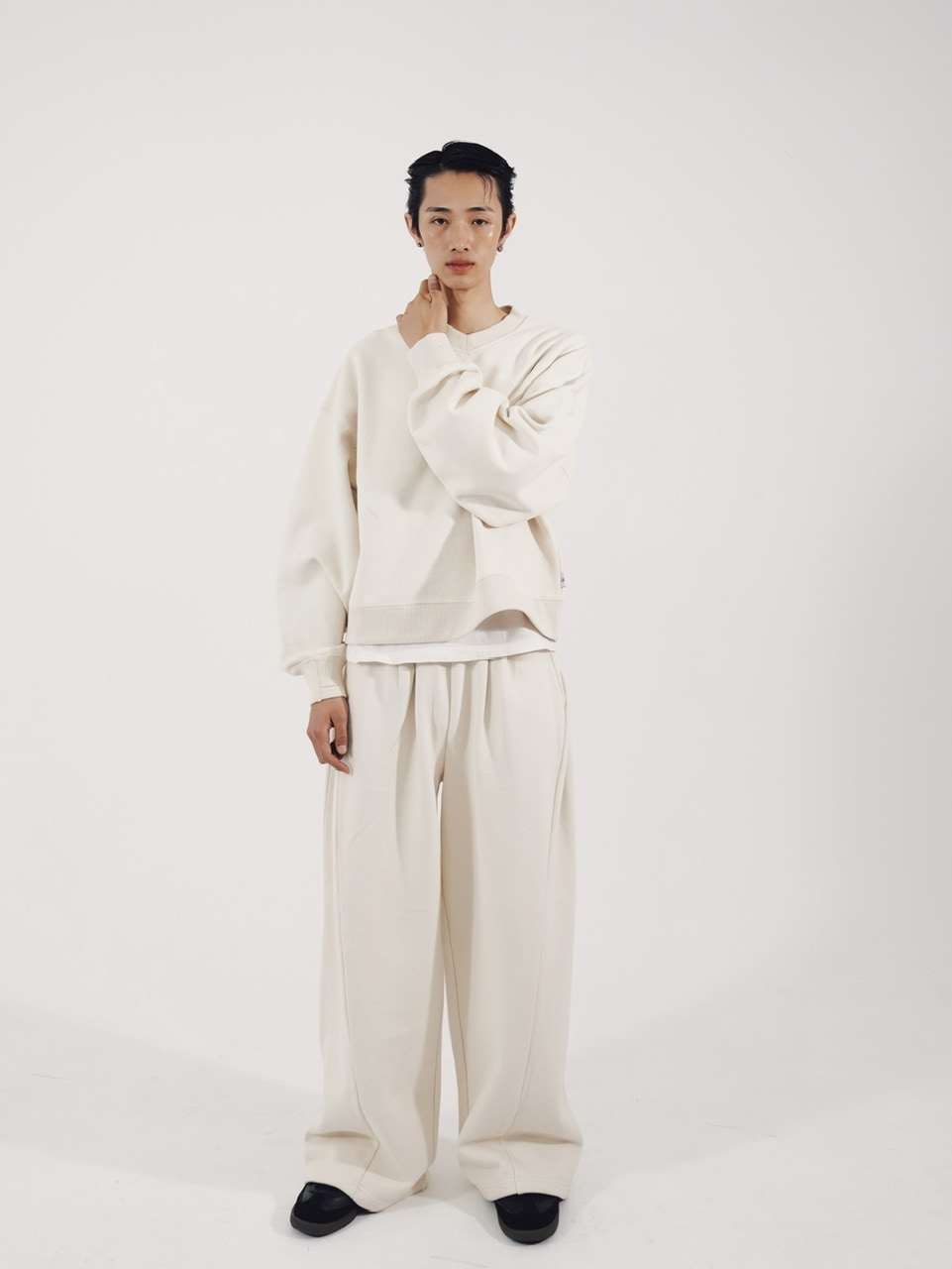 【CS】cropped vneck sweat shirt (ivory)