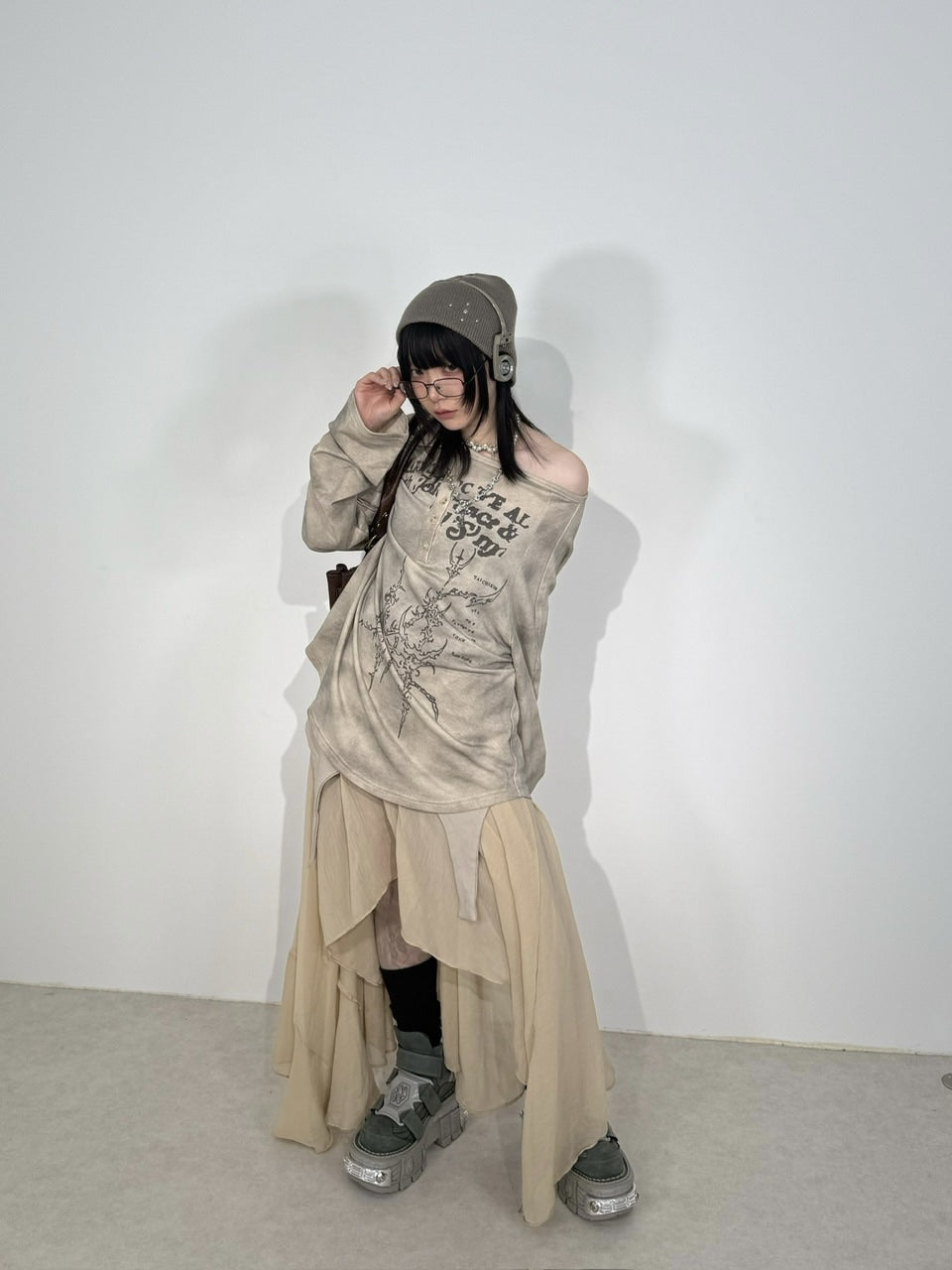 国際配送【Nerd out XU】asymmetry sheer long skirt (2color)