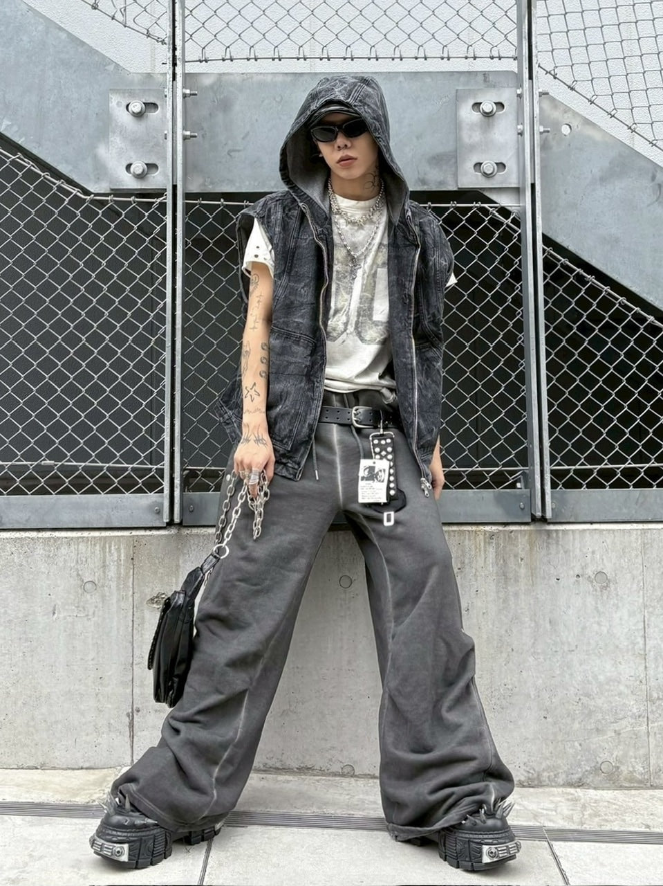 受注制【Never mind the XU】denim hood vest