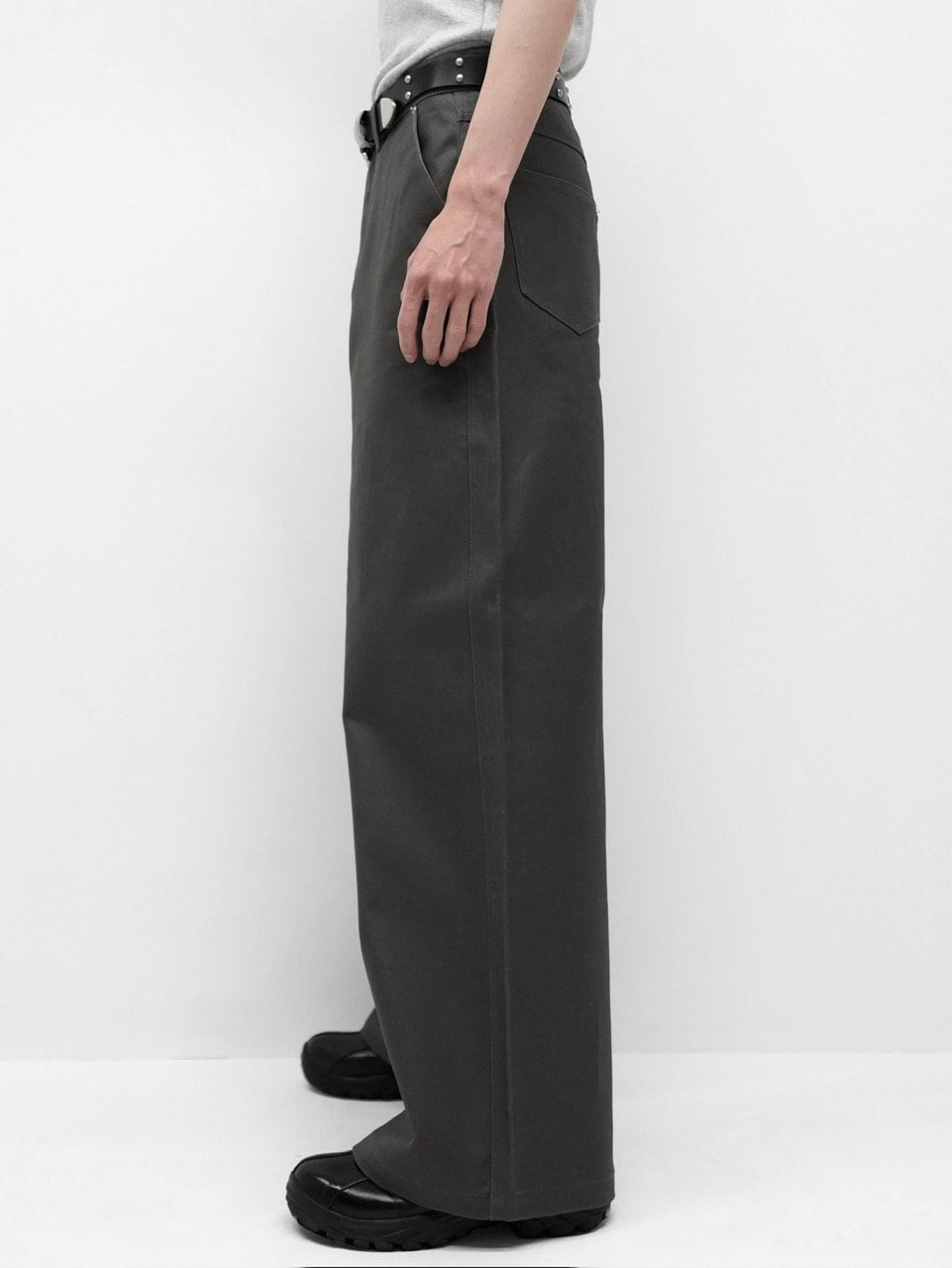 【CS】COATED WIDE DENIM PANTS (CHARCOAL)