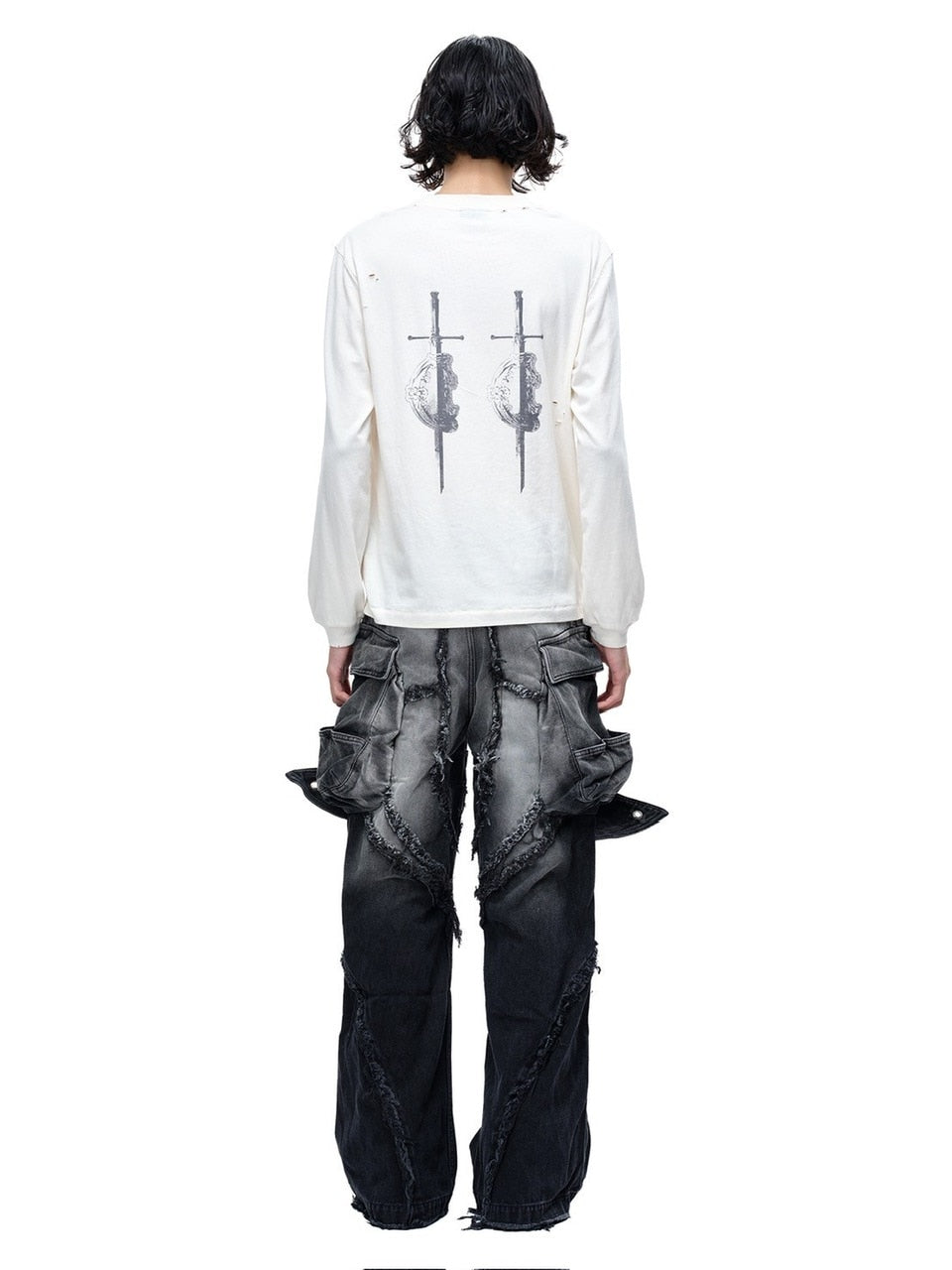 【The Boy Has No Patience】LUMINOUS DAWN SWORD & SHIELD TEE / 【ザボーイハズノーペーシェンス】ソードデザイングラフィックロゴダメージ長袖Tシャツ