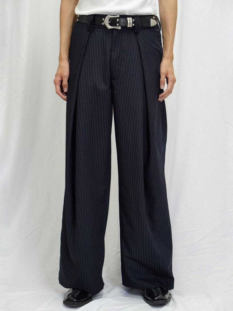 【CS】stripe cross tuck drape slacks (navy)