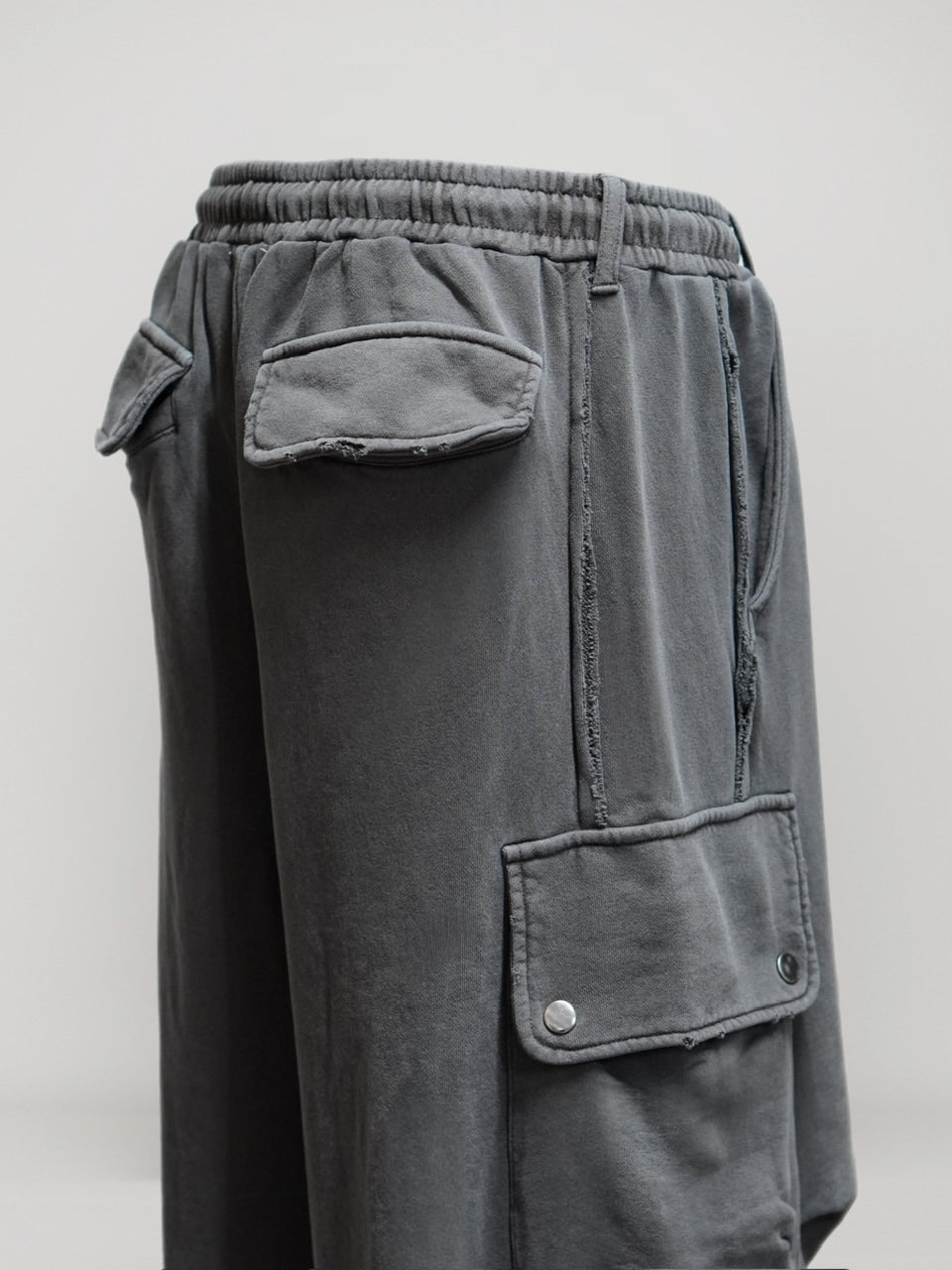 【CHIKASHITSU PLUS HIGH】4 pocket dirty wash sweat cargo pants (charcoal) / 【チカシツプラスハイ】マルチポケットダーティーウォッシュスウェットカーゴパンツ