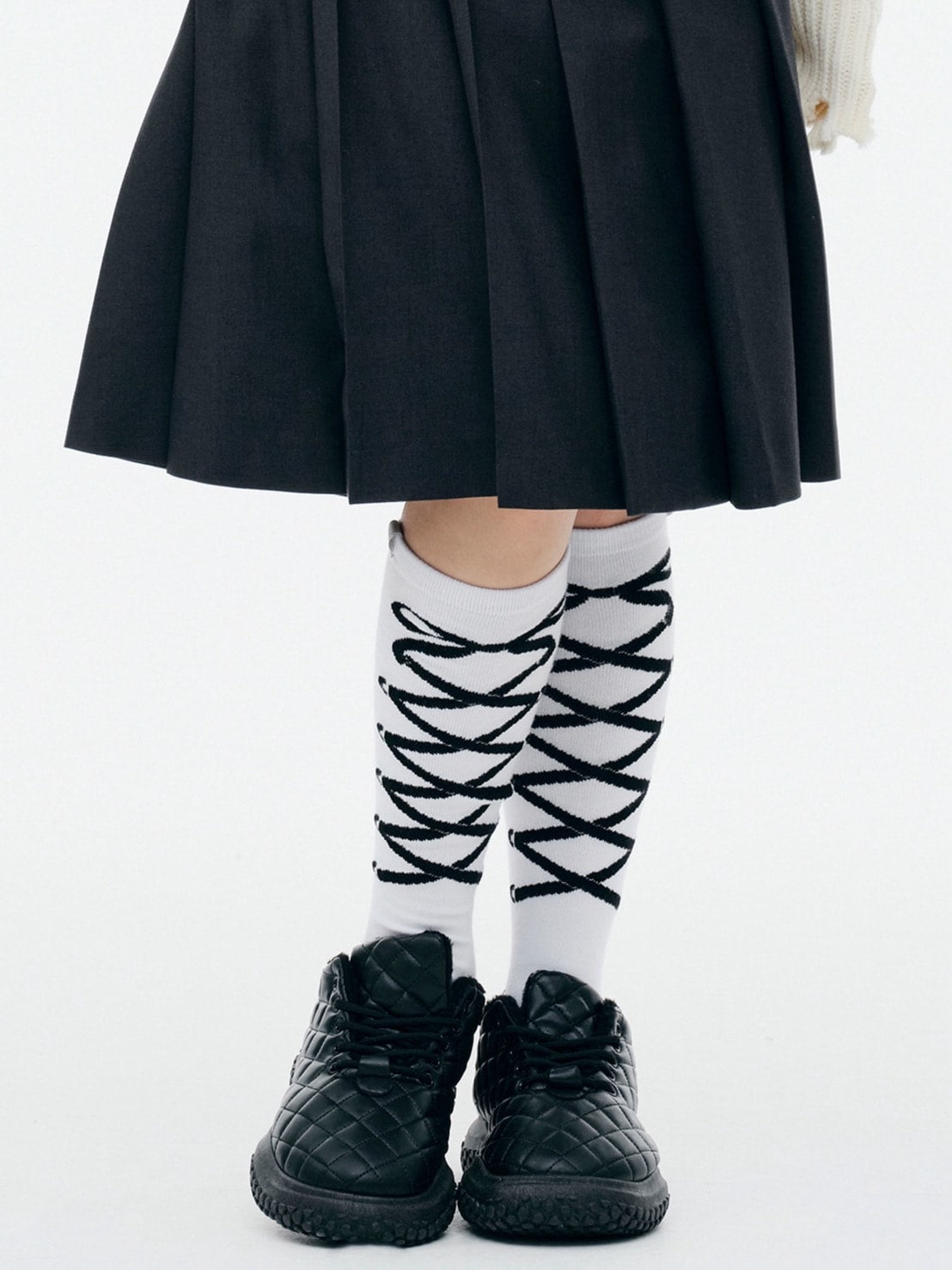 【TUOMIO】RIBBON GRAPHIC KNEE SOCKS / 【トゥオミオ】リボングラフィックニーソックス