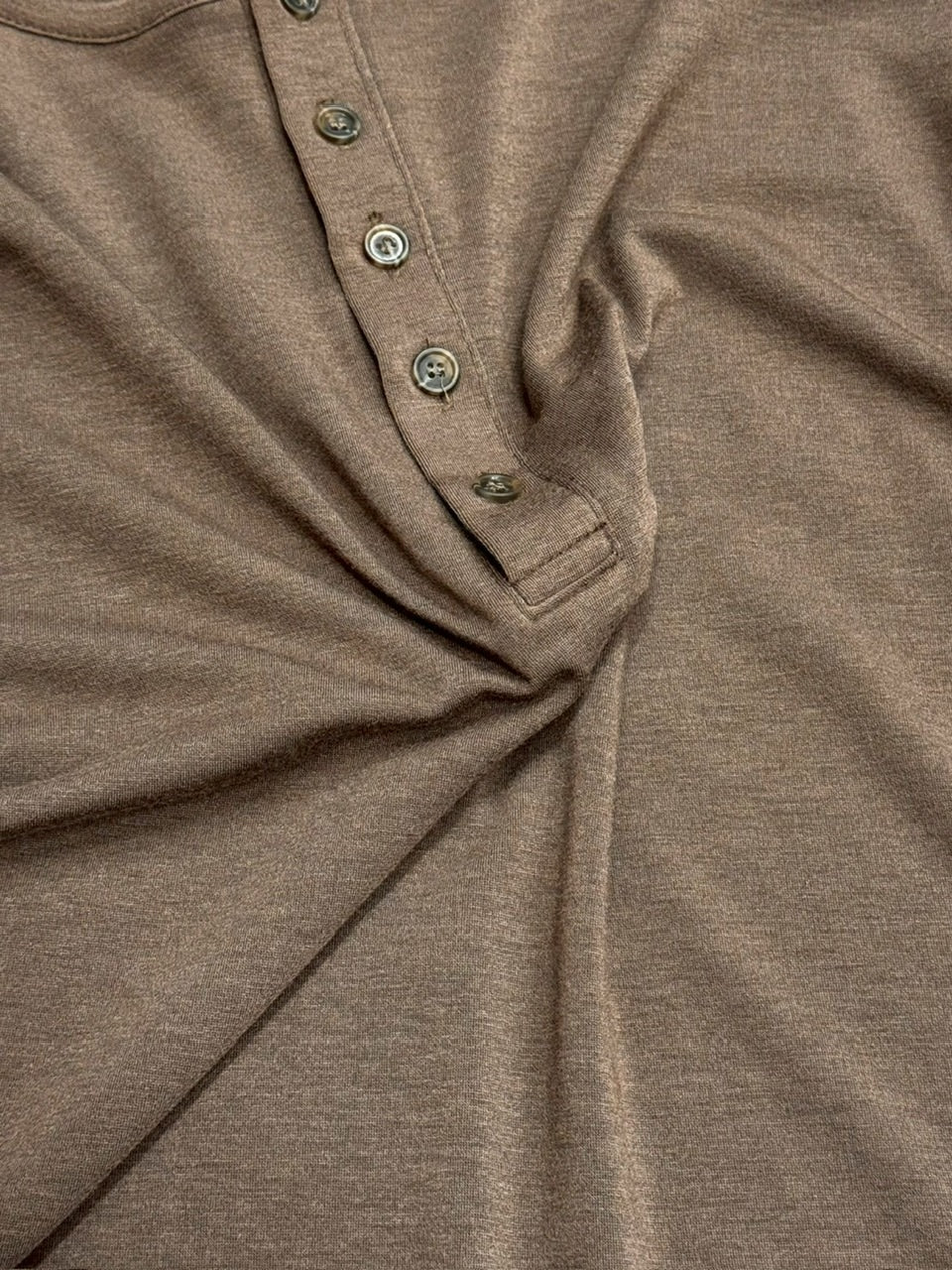 受注制【Chikashitsu +】sleeve button henley neck long sleeve tee