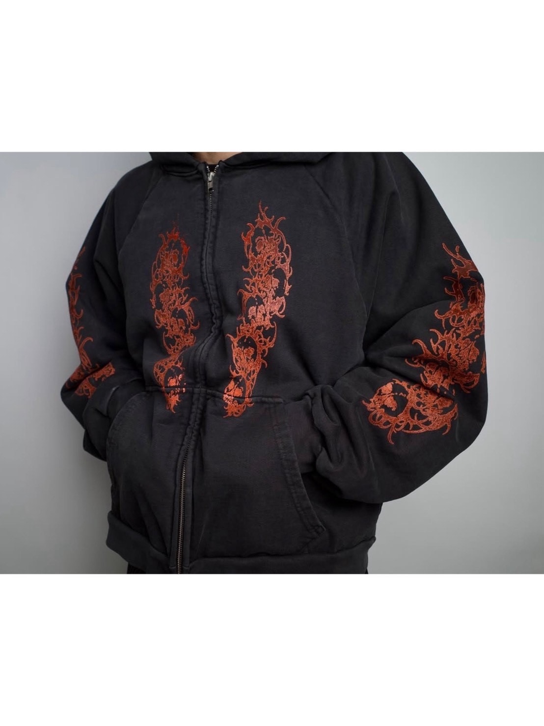 【BASKETCASE】AFFLICTED, zip-up hoodie / 【バスケットケース】インフェルノデザインポケットジップパーカー