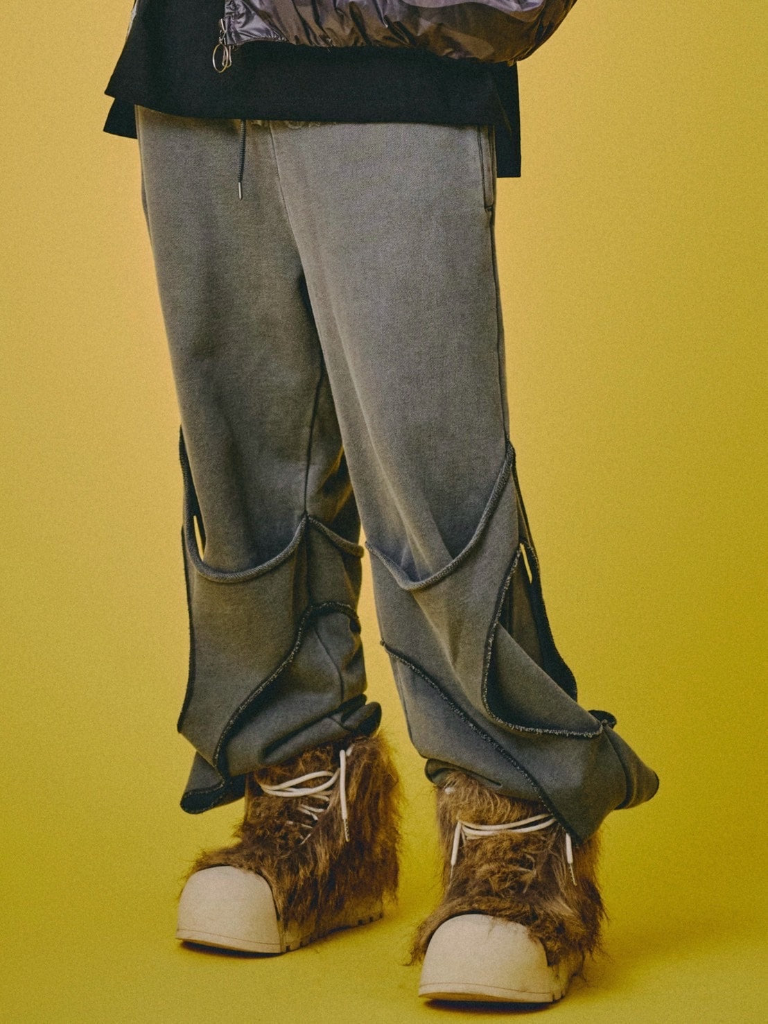 【GALFY】穴の向こうにわんちゃんスウェット