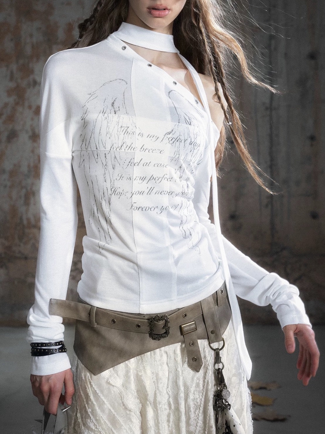 【Cest Nous】White Wing Graffiti Top / 【セヌー】タイ付きワンショルダー長袖トップス