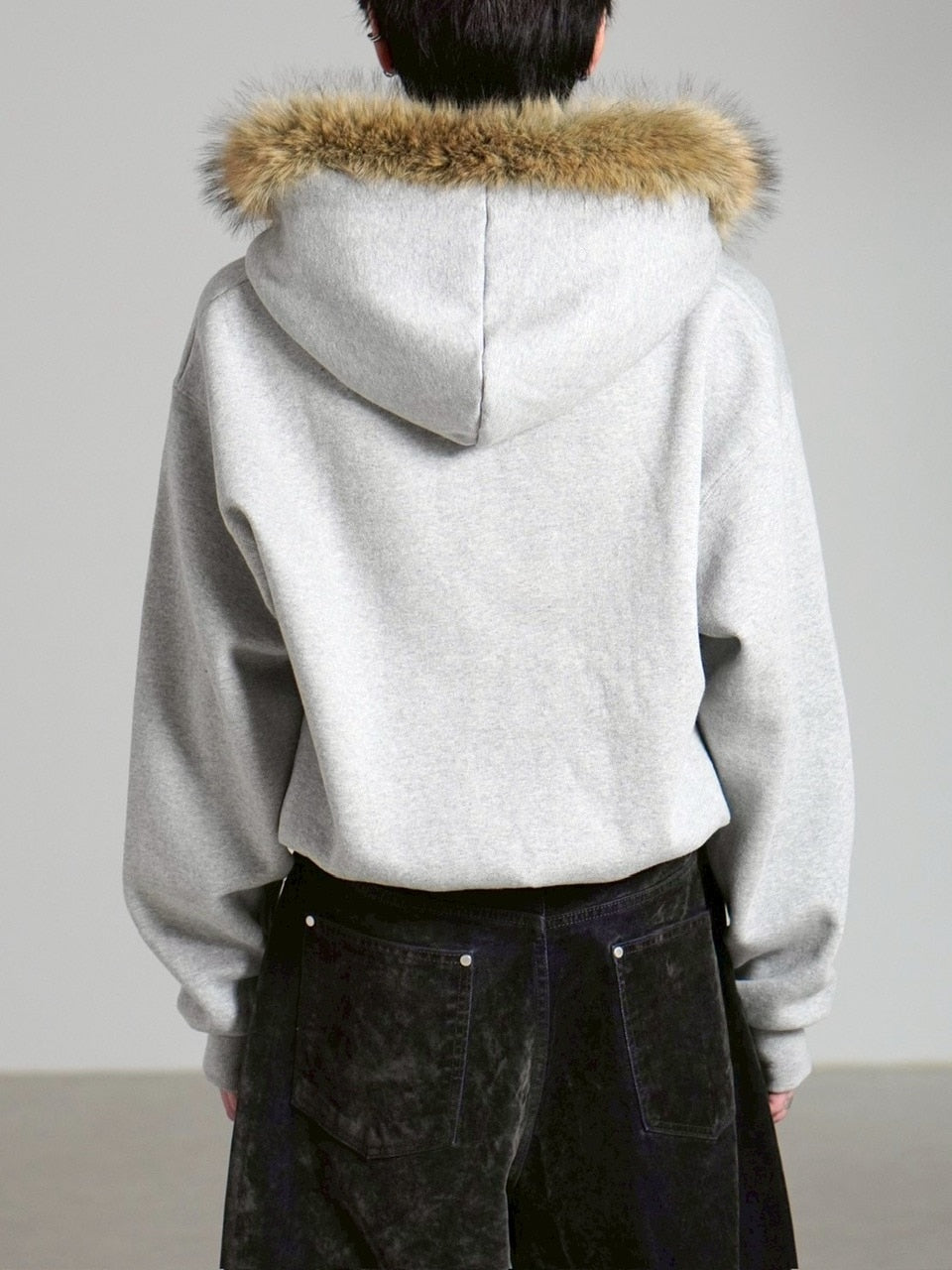 受注制【Chikashitsu +】cropped studs fur zip hoodie / 【チカシツプラス】クロップドスタッズファージップフーディー (2color)