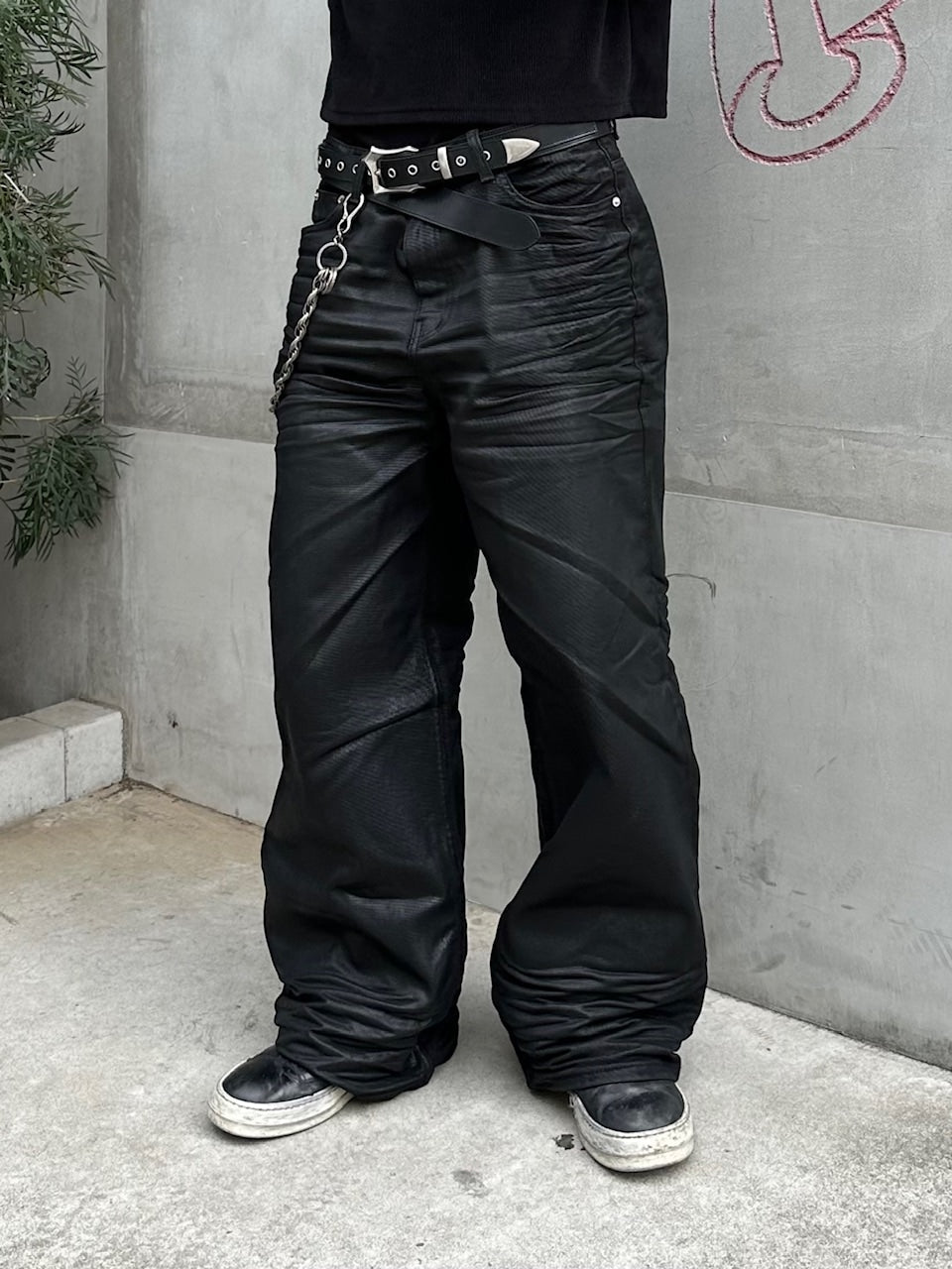 大阪店WEB限定受注制【Chikashitsu +】emboss coating denim pants