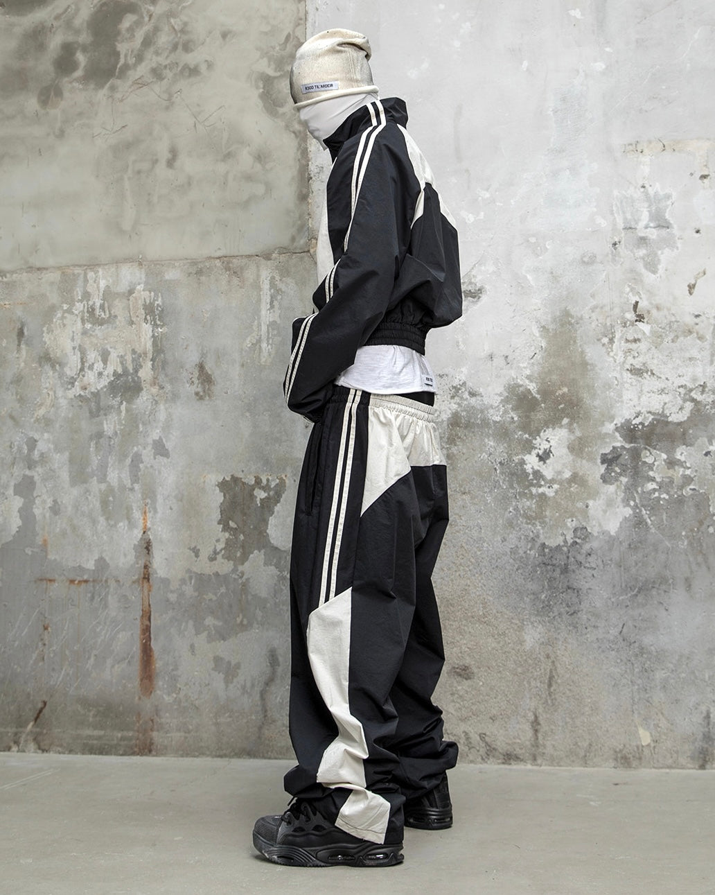【roaringrad】26 Panel Track Pants