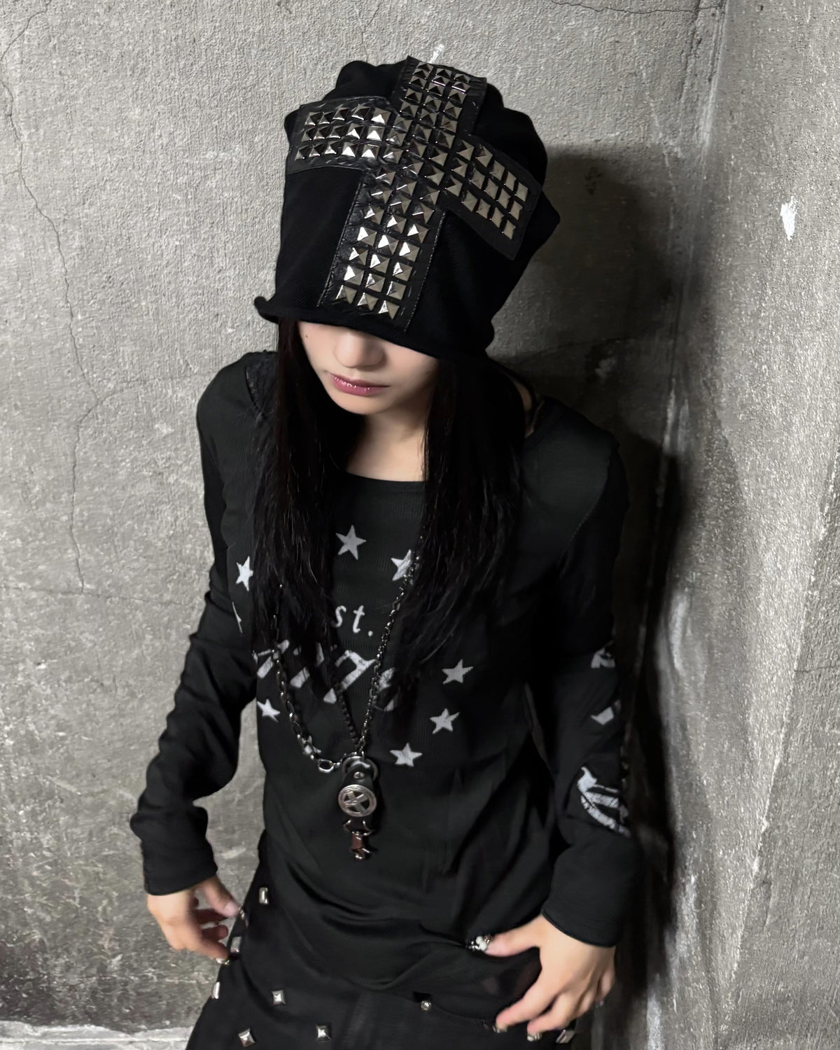 国際配送【Never mind the XU】CROSS STUDDED BEANIE