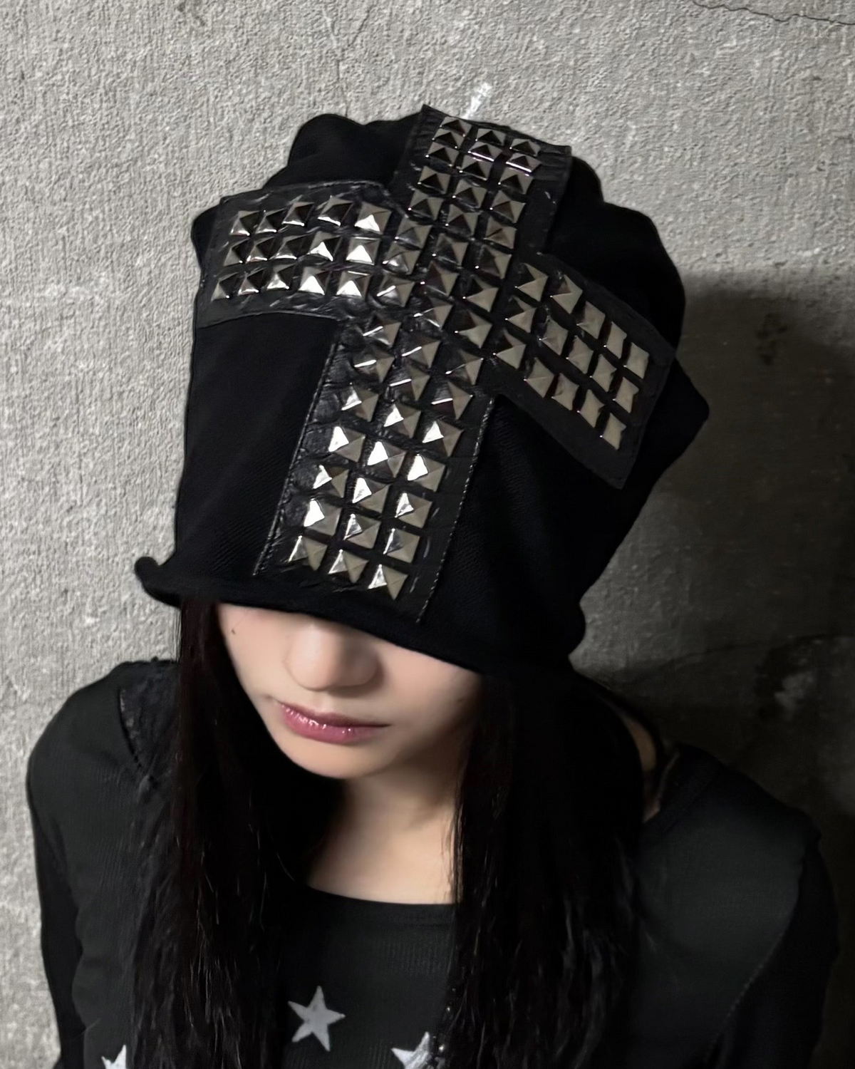 国際配送【Never mind the XU】CROSS STUDDED BEANIE