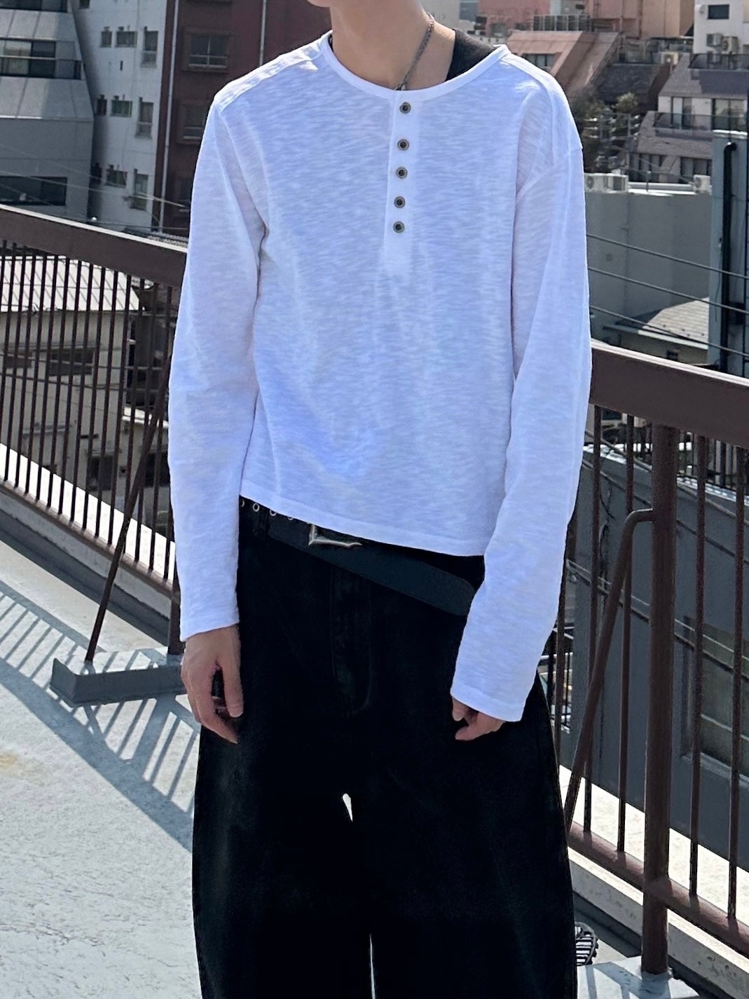 5/23 20:00発売【CHIKASHITSU PLUS HIGH】Steel button henley neck tee (2color)