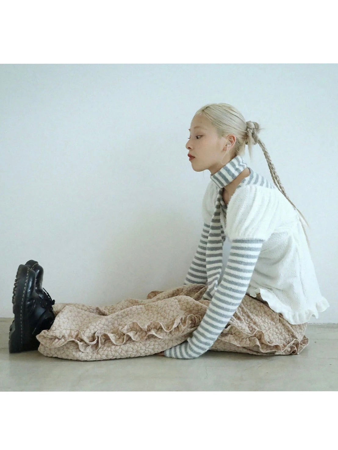 12/21 20:00 再販【Uglyshadow】SCARF ROUND T-SHIRT