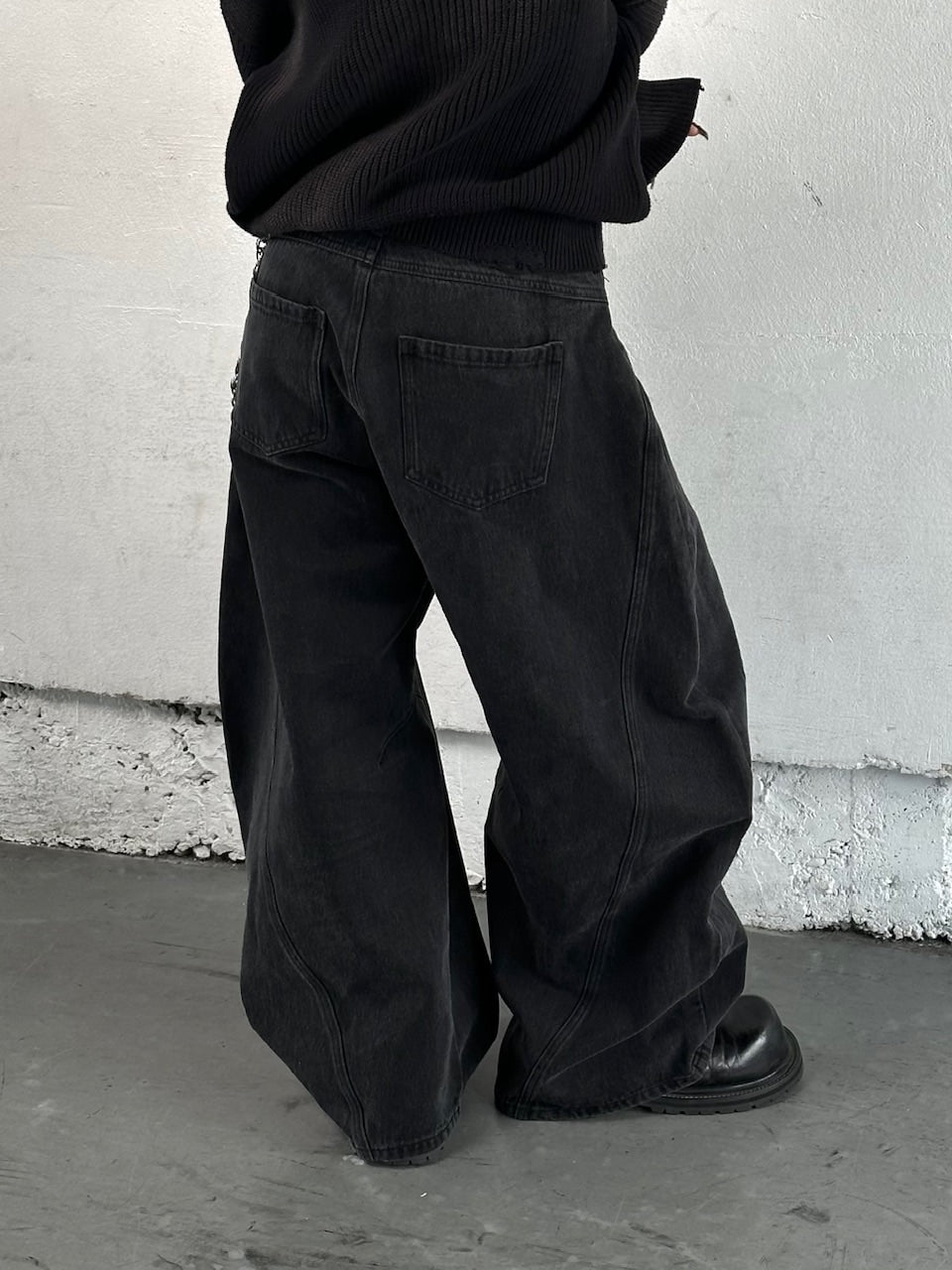 【CHIKASHITSU PLUS HIGH】Barrel leg curve denim pants