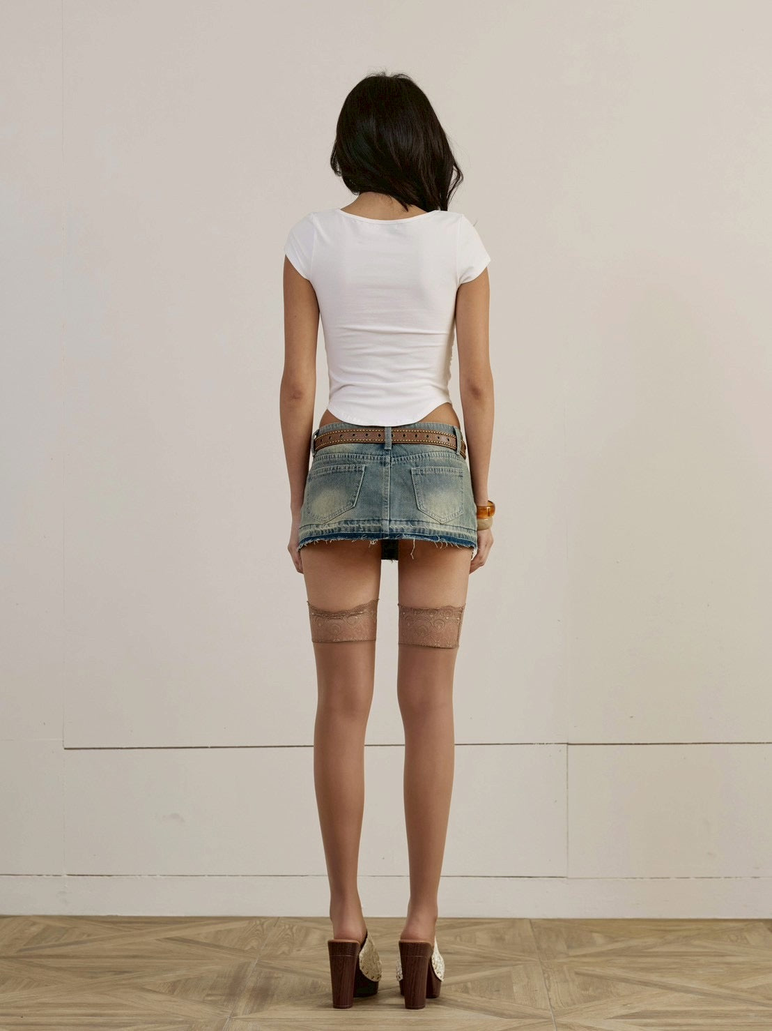 【EYEER】Hotfix Logo Shirring Short Sleeve Top