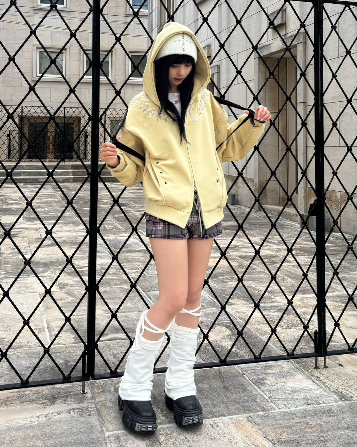 受注制【Never mind the XU】SCRIPT EYELET ZIP HOODIE (3color)