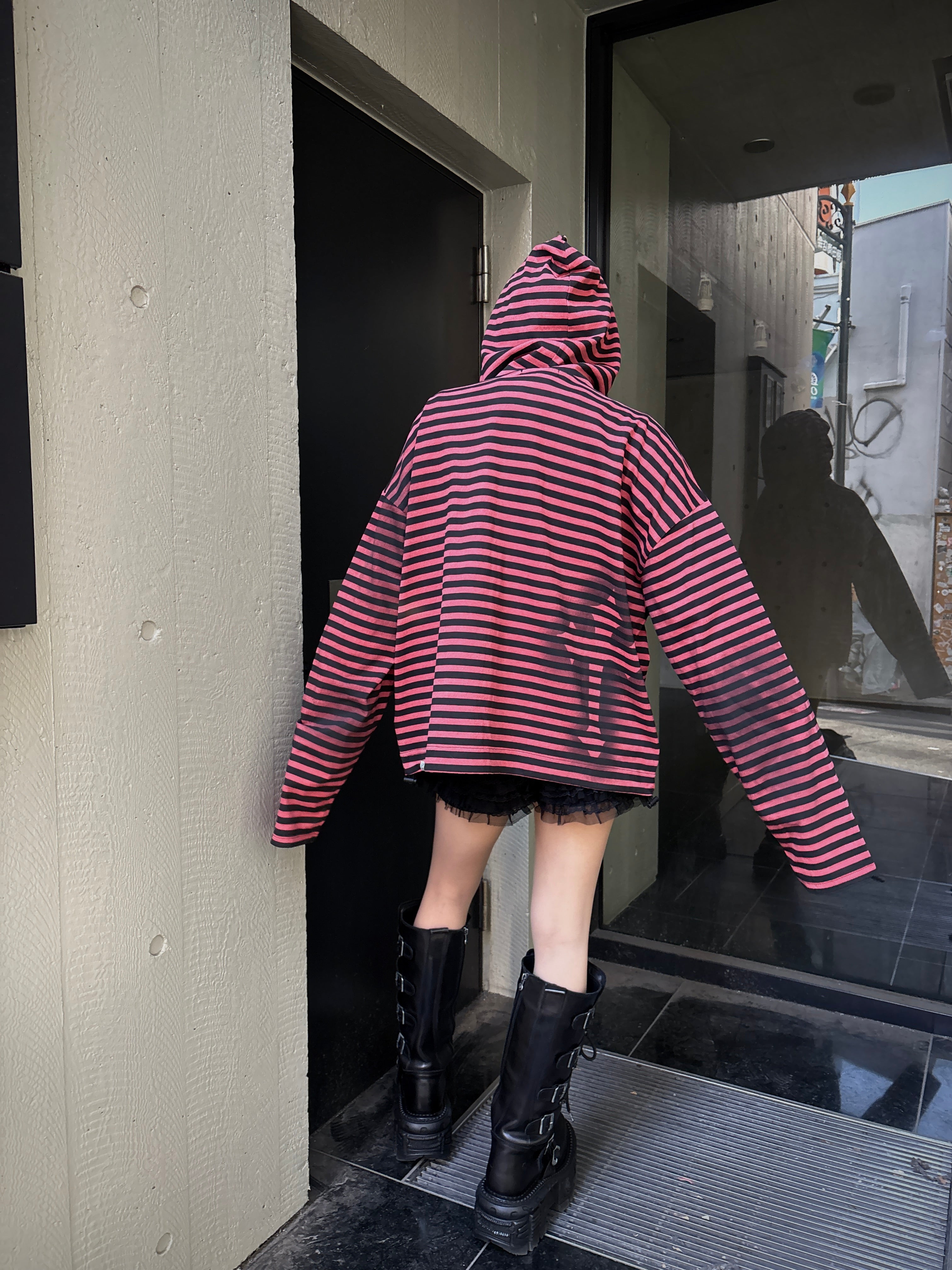 受注制【Never mind the XU】spray cross zip up hoodie (3color)