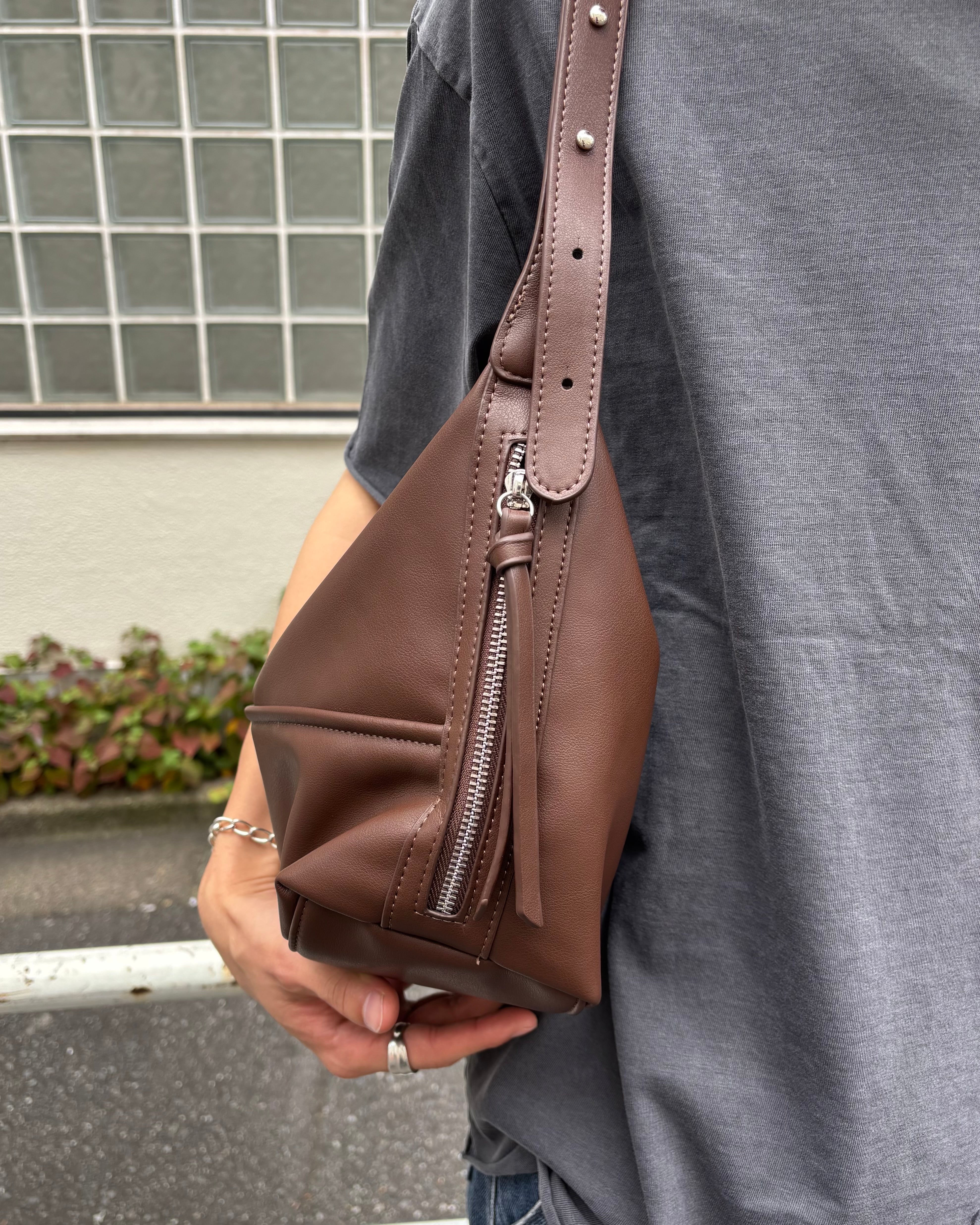 東京店WEB限定受注制【Chikashitsu +】daily hobo bag (2color)